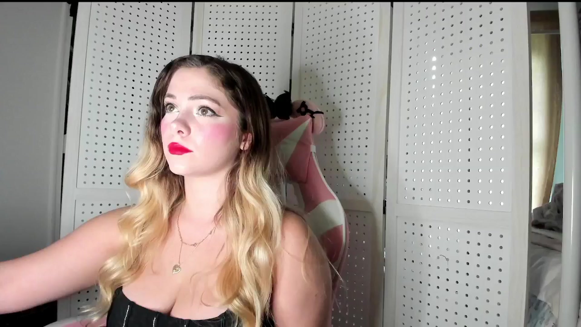 Gallery image thumbnail from lolypopbubble's myfreecams stream on, 09/24/2025, 18:22 image 5 of 20