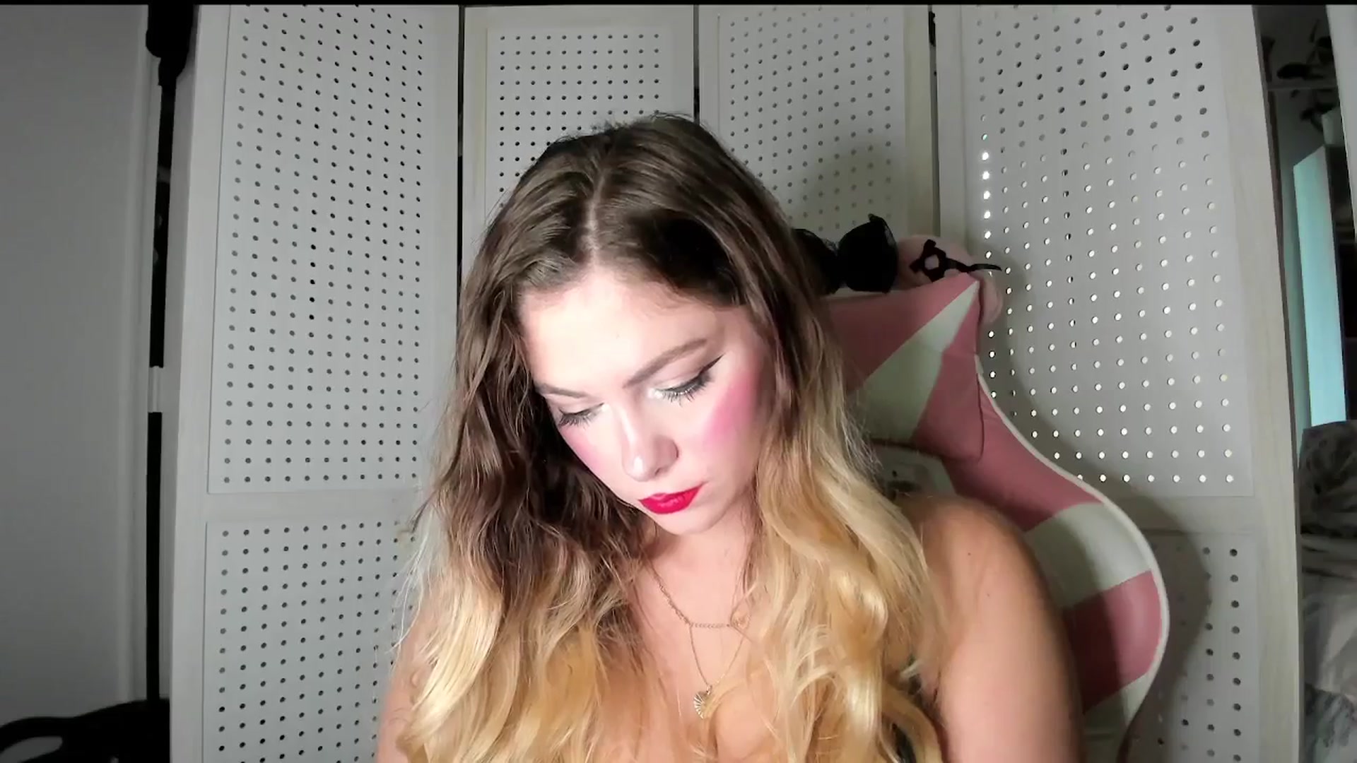 Gallery image thumbnail from lolypopbubble's myfreecams stream on, 09/24/2025, 18:22 image 20 of 20