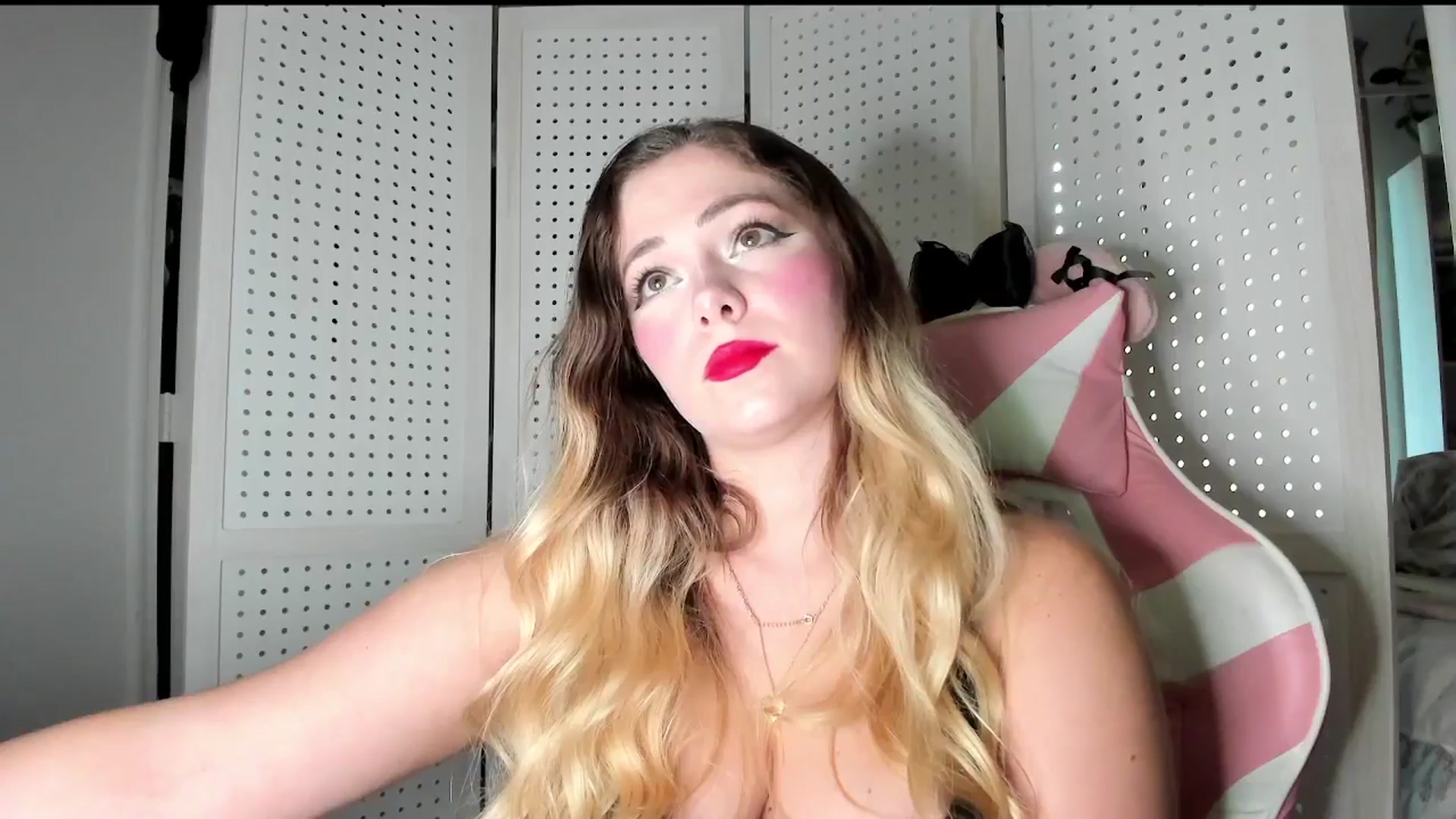 Gallery image thumbnail from lolypopbubble's myfreecams stream on, 09/24/2025, 18:22 image 18 of 20