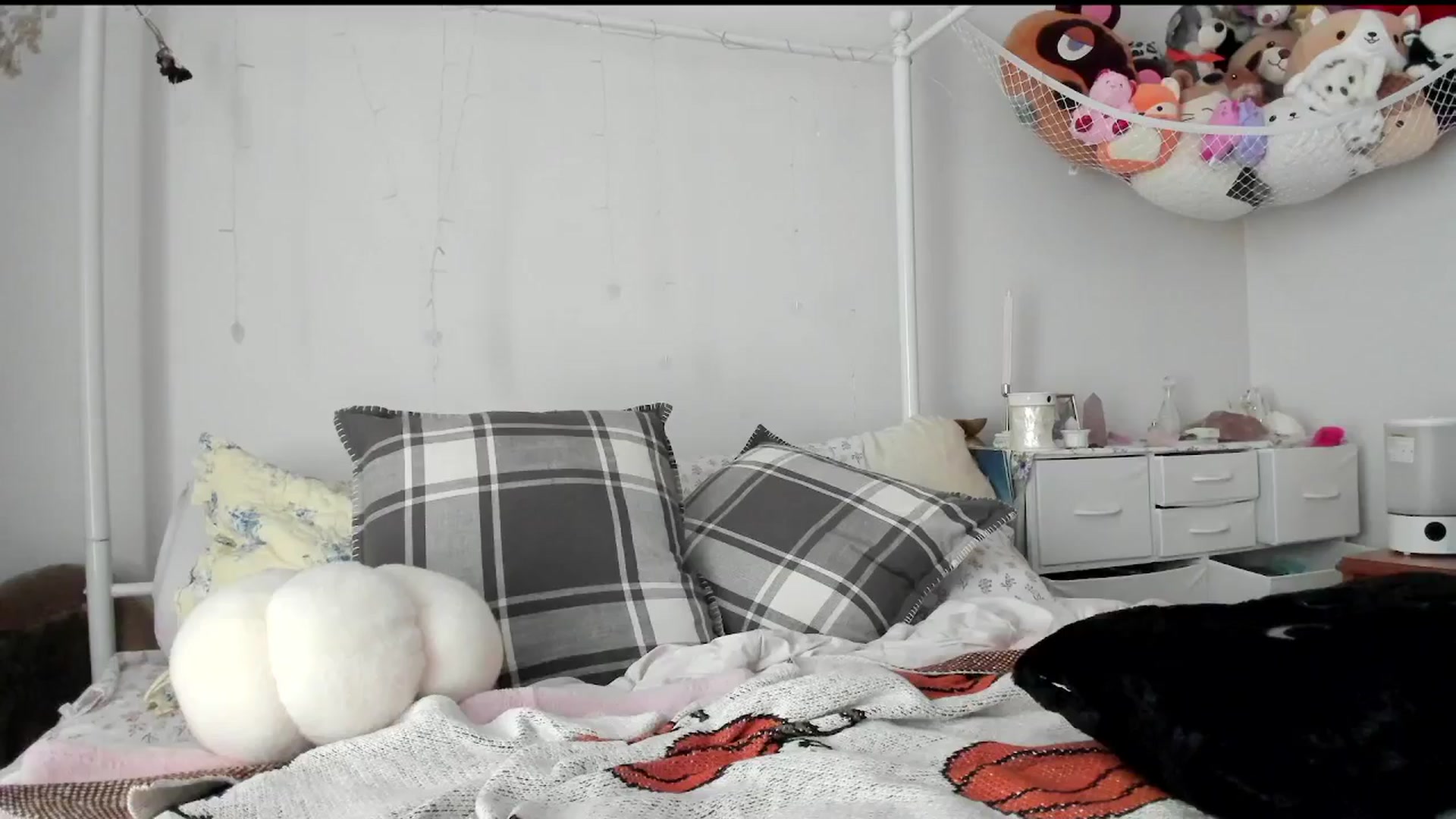 Gallery image thumbnail from lolypopbubble's myfreecams stream on, 09/25/2025, 20:20 image 16 of 20