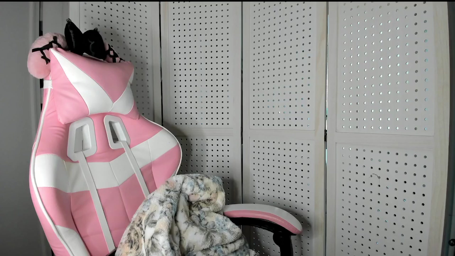 Gallery image thumbnail from lolypopbubble's myfreecams stream on, 09/26/2025, 19:39 image 10 of 20