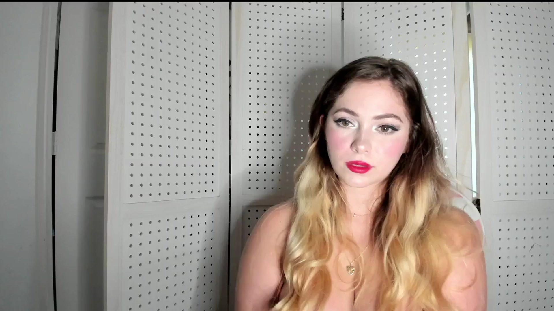 Gallery image thumbnail from lolypopbubble's myfreecams stream on, 10/01/2025, 16:15 image 5 of 20