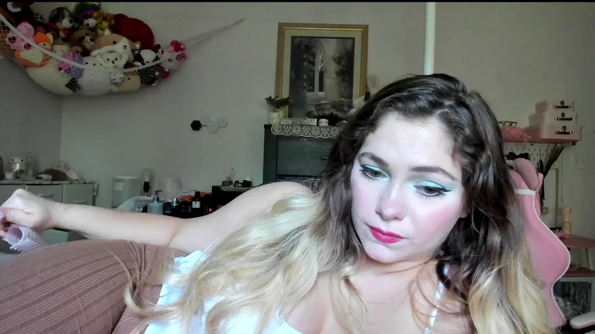 Gallery image thumbnail from lolypopbubble's myfreecams stream on, 10/02/2025, 21:06 image 1 of 20