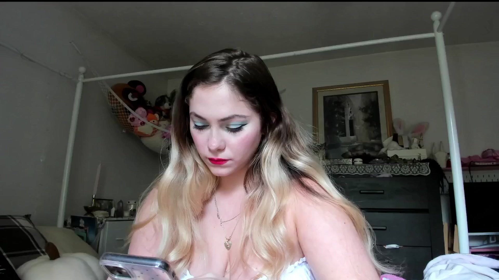 Gallery image thumbnail from lolypopbubble's myfreecams stream on, 10/02/2025, 21:06 image 10 of 20