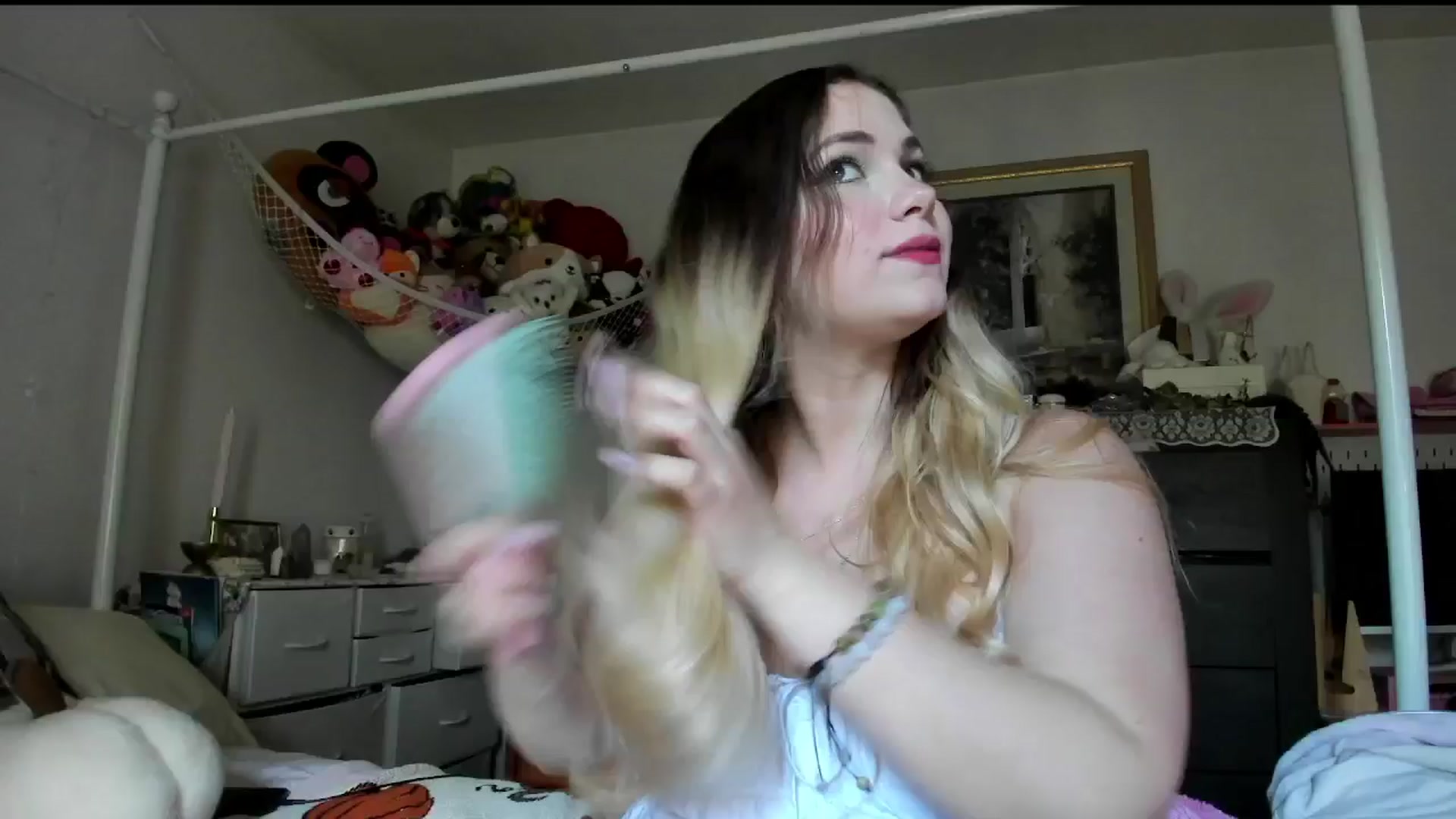 Gallery image thumbnail from lolypopbubble's myfreecams stream on, 10/02/2025, 21:06 image 9 of 20