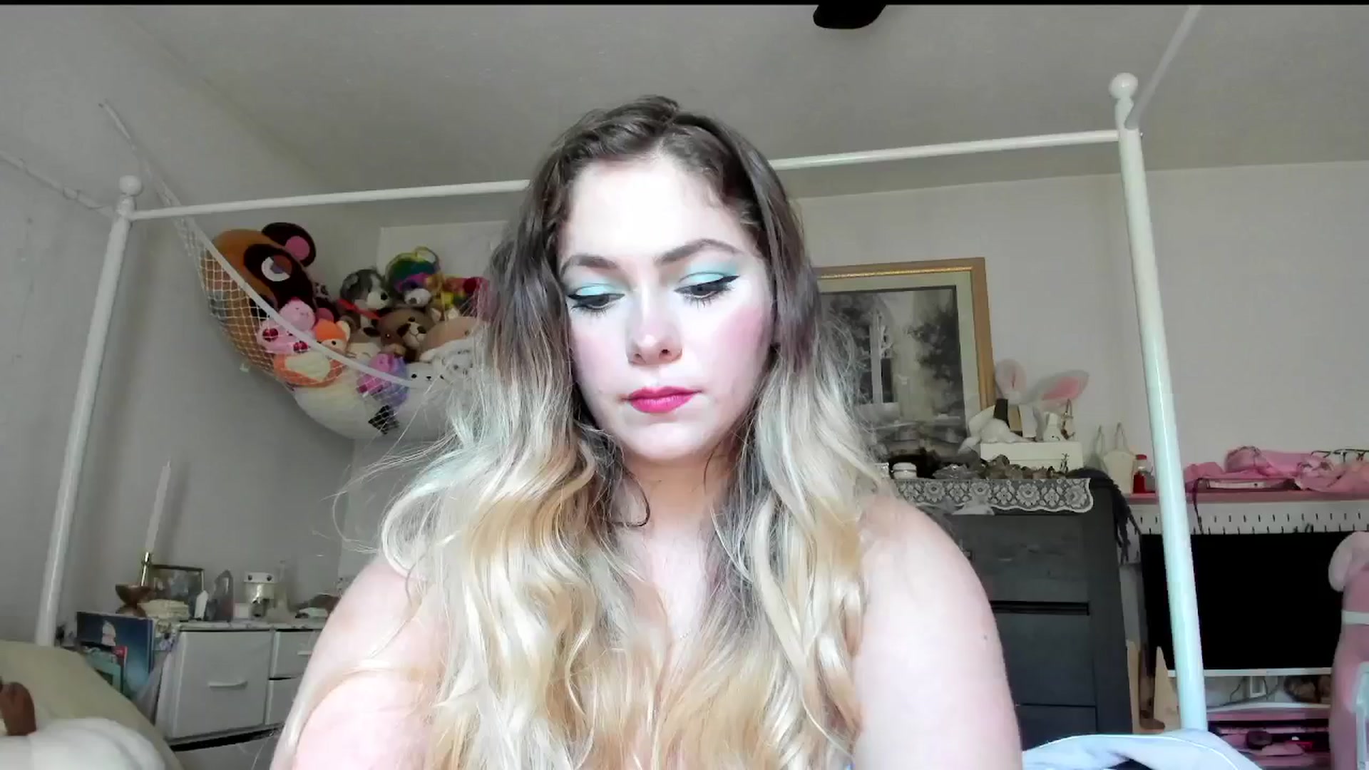 Gallery image thumbnail from lolypopbubble's myfreecams stream on, 10/02/2025, 21:06 image 4 of 20