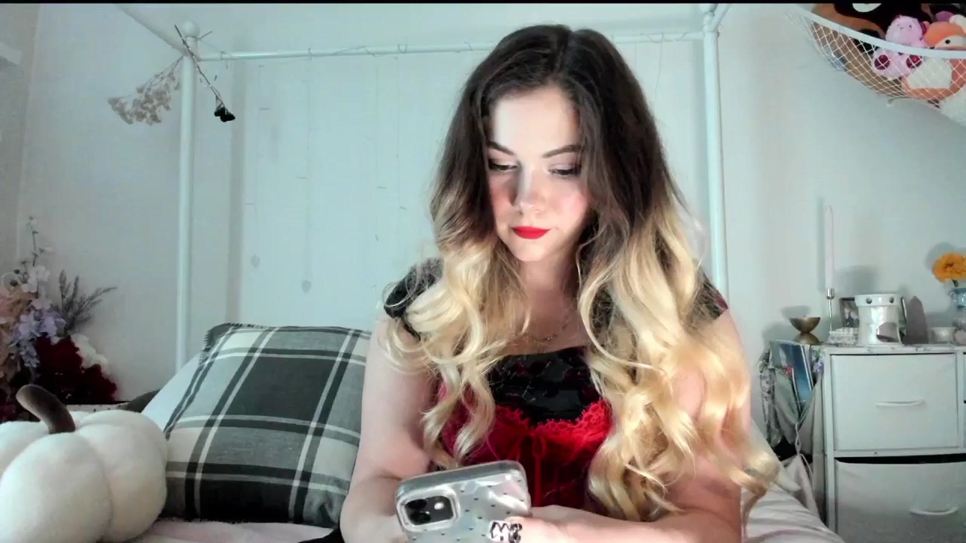 Gallery image thumbnail from lolypopbubble's myfreecams stream on, 10/06/2025, 20:45 image 11 of 20
