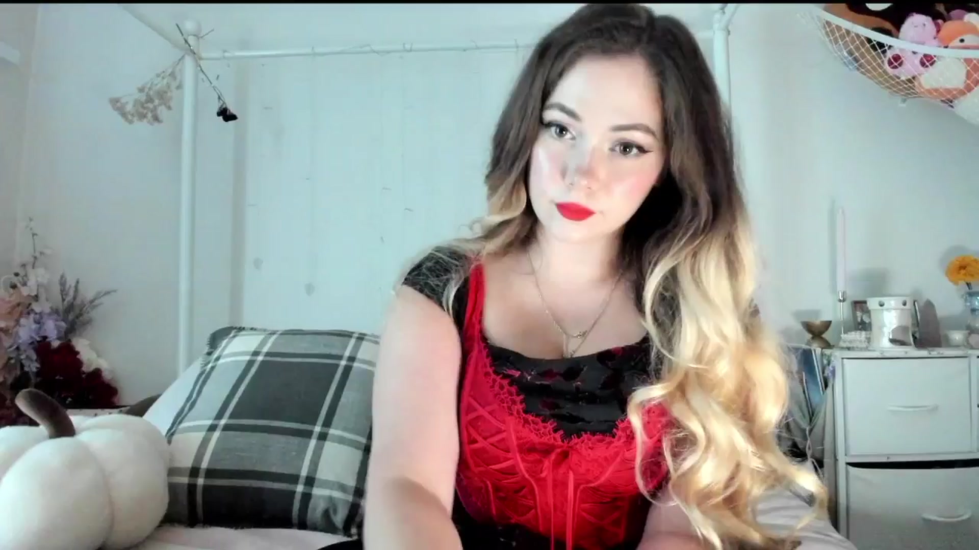 Gallery image thumbnail from lolypopbubble's myfreecams stream on, 10/06/2025, 20:45 image 12 of 20