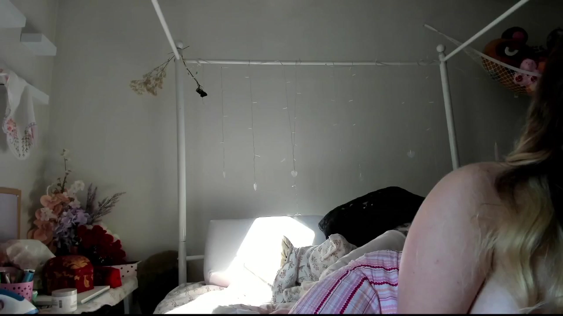 Gallery image thumbnail from lolypopbubble's myfreecams stream on, 10/09/2025, 20:49 image 12 of 20