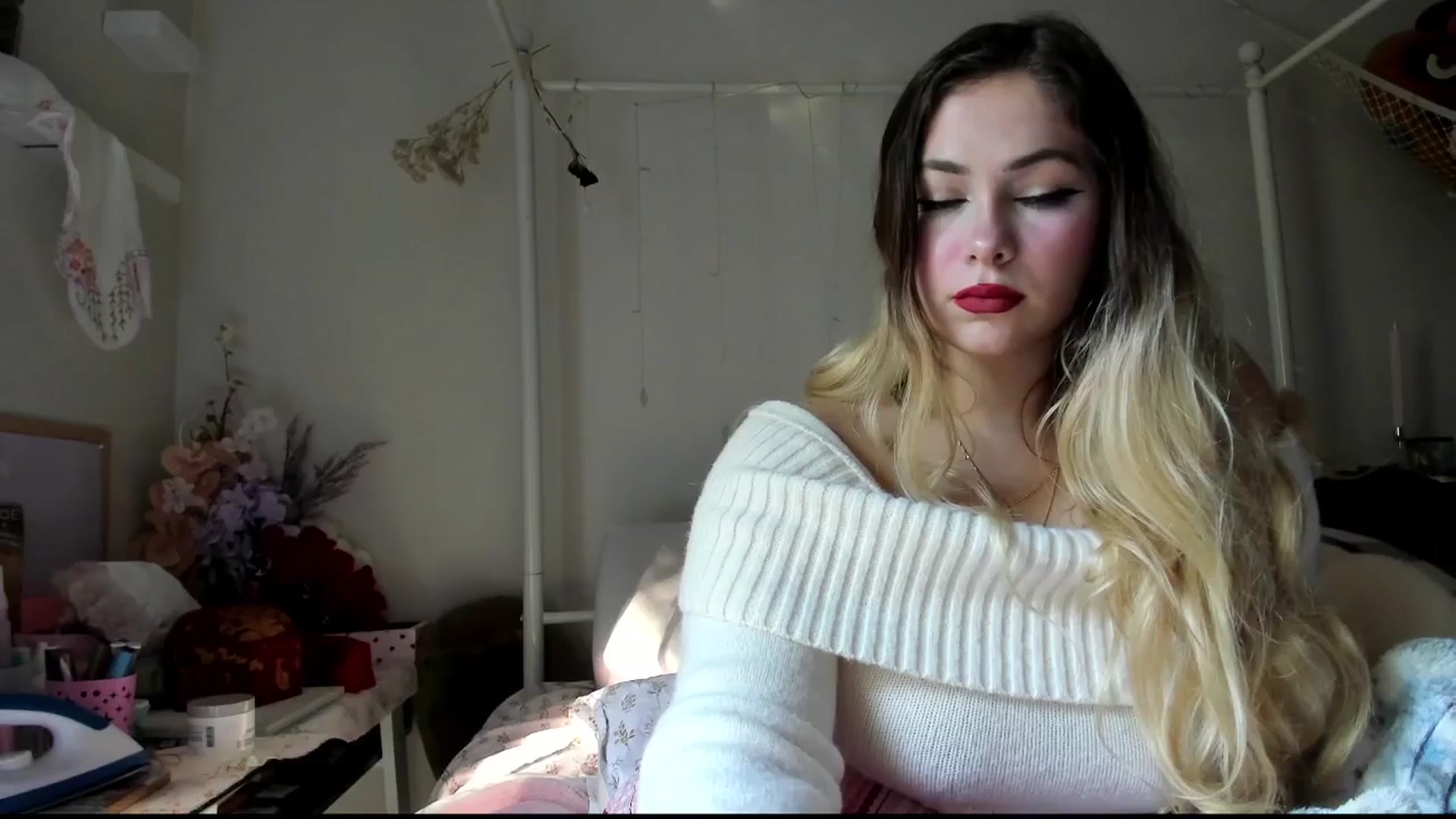Gallery image thumbnail from lolypopbubble's myfreecams stream on, 10/09/2025, 20:49 image 2 of 20