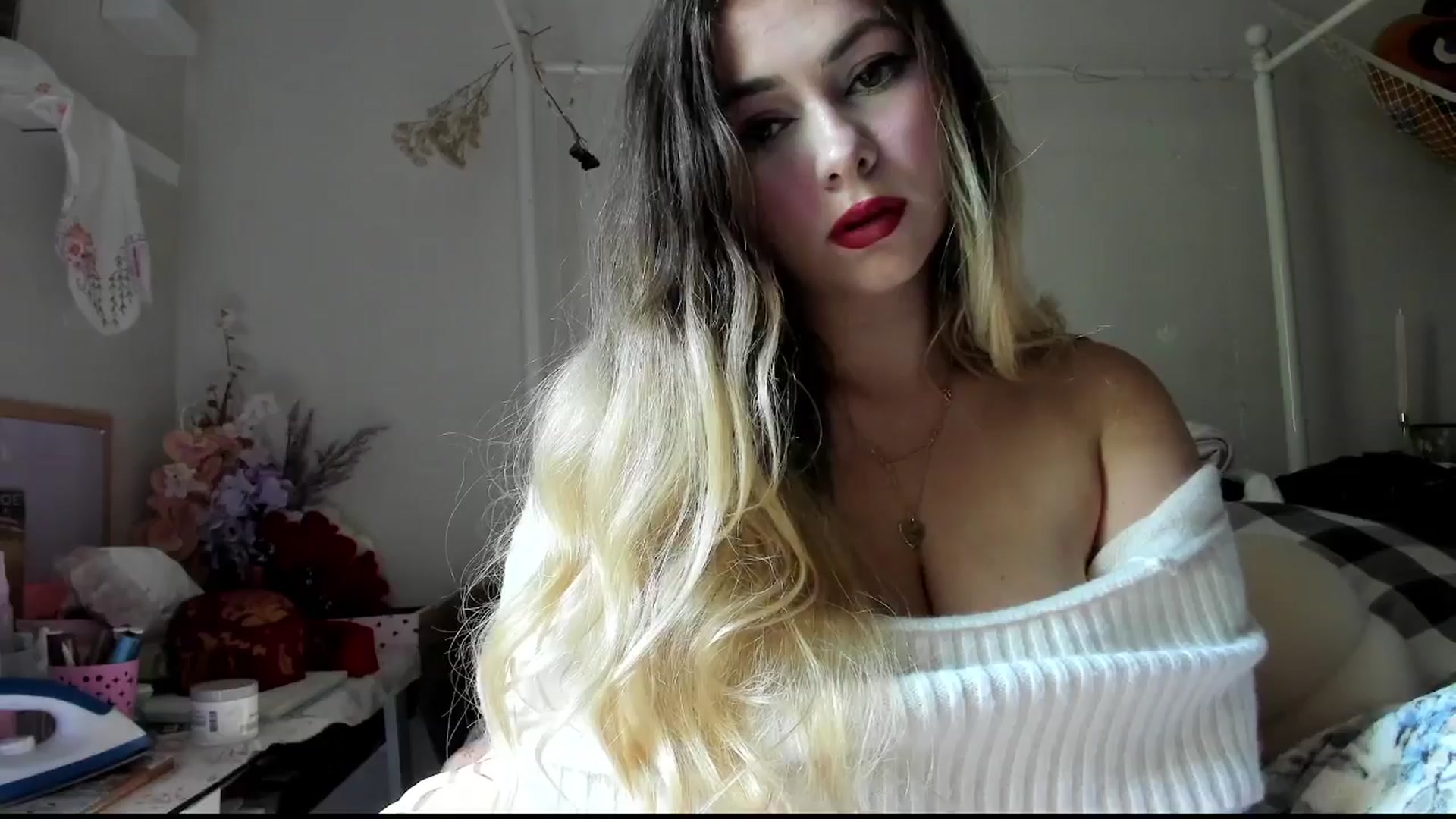 Gallery image thumbnail from lolypopbubble's myfreecams stream on, 10/09/2025, 20:49 image 6 of 20