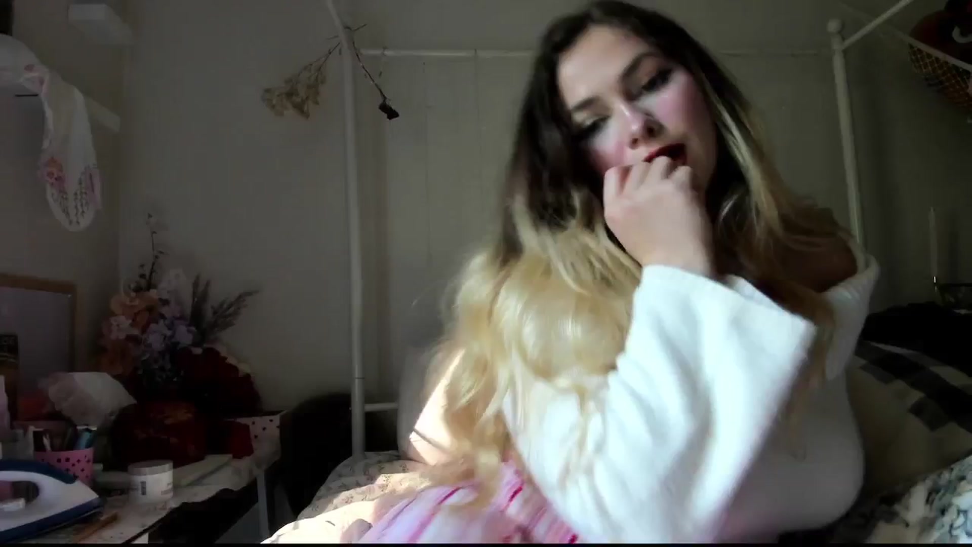 Gallery image thumbnail from lolypopbubble's myfreecams stream on, 10/09/2025, 20:49 image 5 of 20