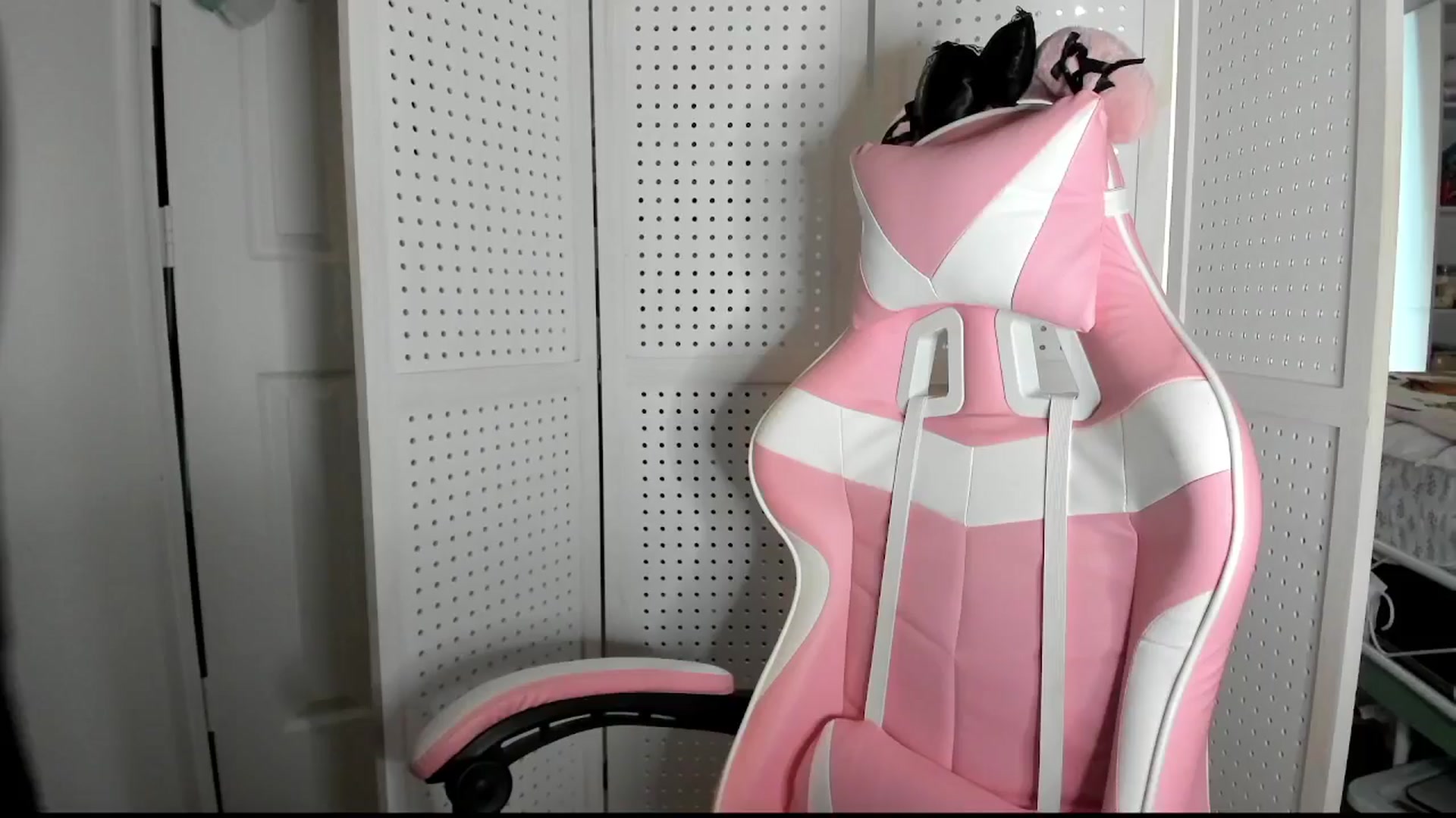 Gallery image thumbnail from lolypopbubble's myfreecams stream on, 10/13/2025, 21:01 image 7 of 20