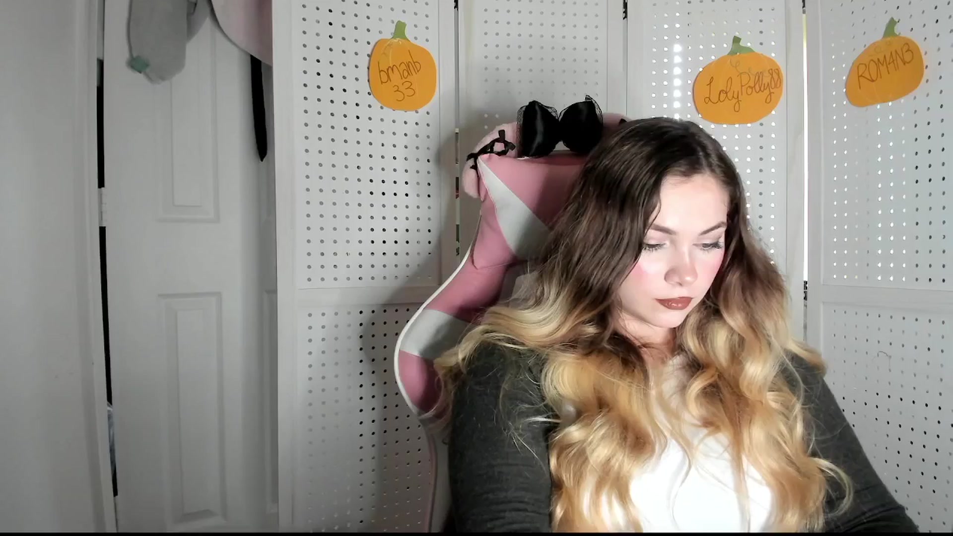 Gallery image thumbnail from lolypopbubble's myfreecams stream on, 10/14/2025, 18:16 image 16 of 20