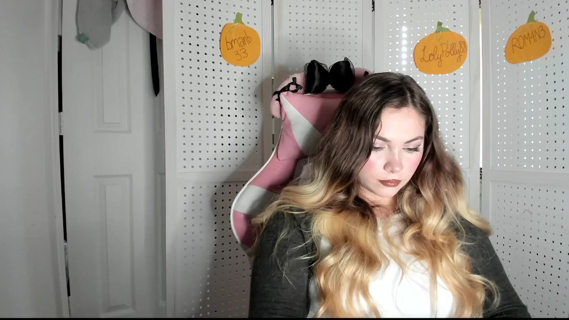 Gallery image thumbnail from lolypopbubble's myfreecams stream on, 10/14/2025, 18:16 image 18 of 20