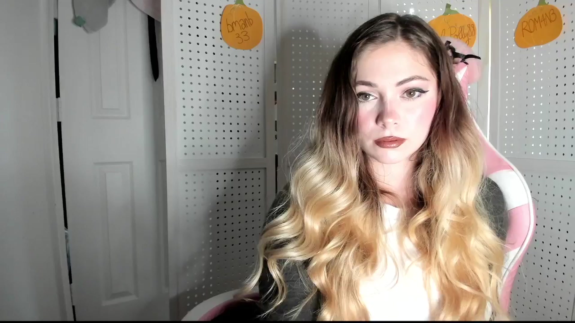 Gallery image thumbnail from lolypopbubble's myfreecams stream on, 10/14/2025, 18:16 image 8 of 20