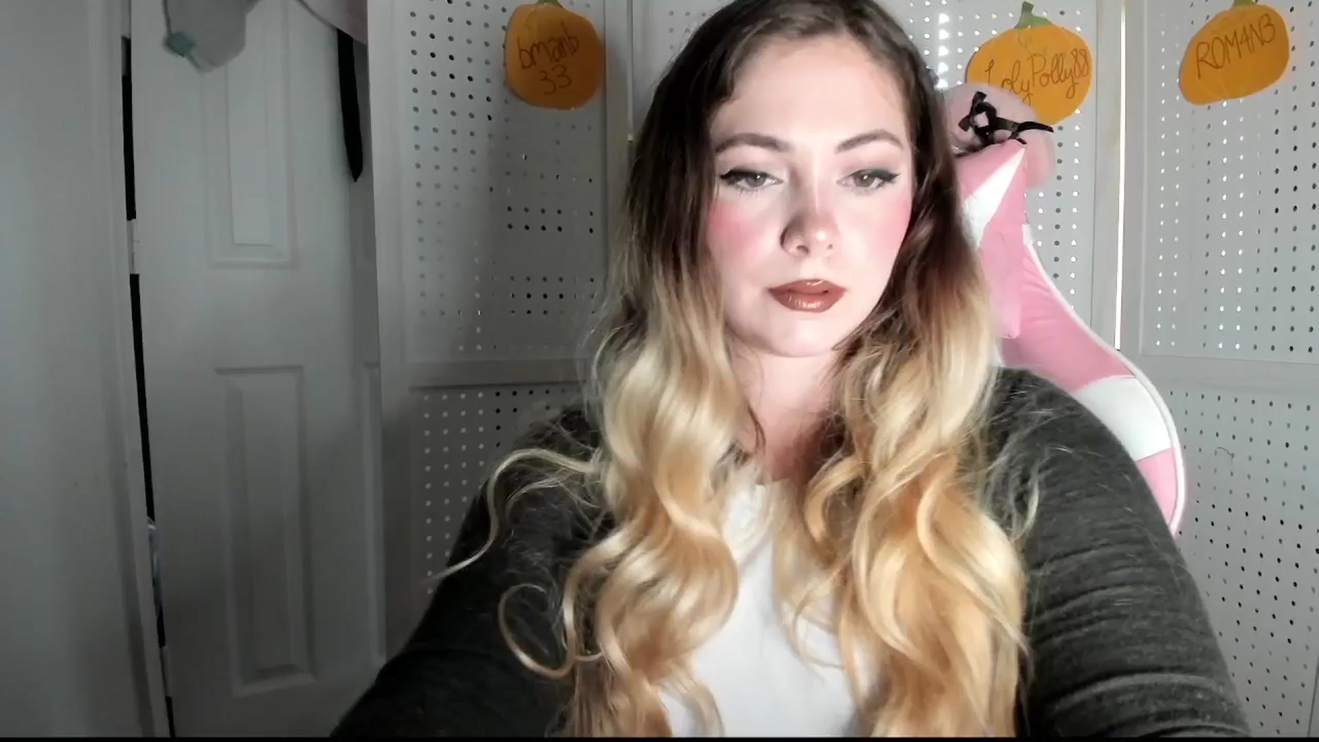 Gallery image thumbnail from lolypopbubble's myfreecams stream on, 10/14/2025, 18:16 image 5 of 20