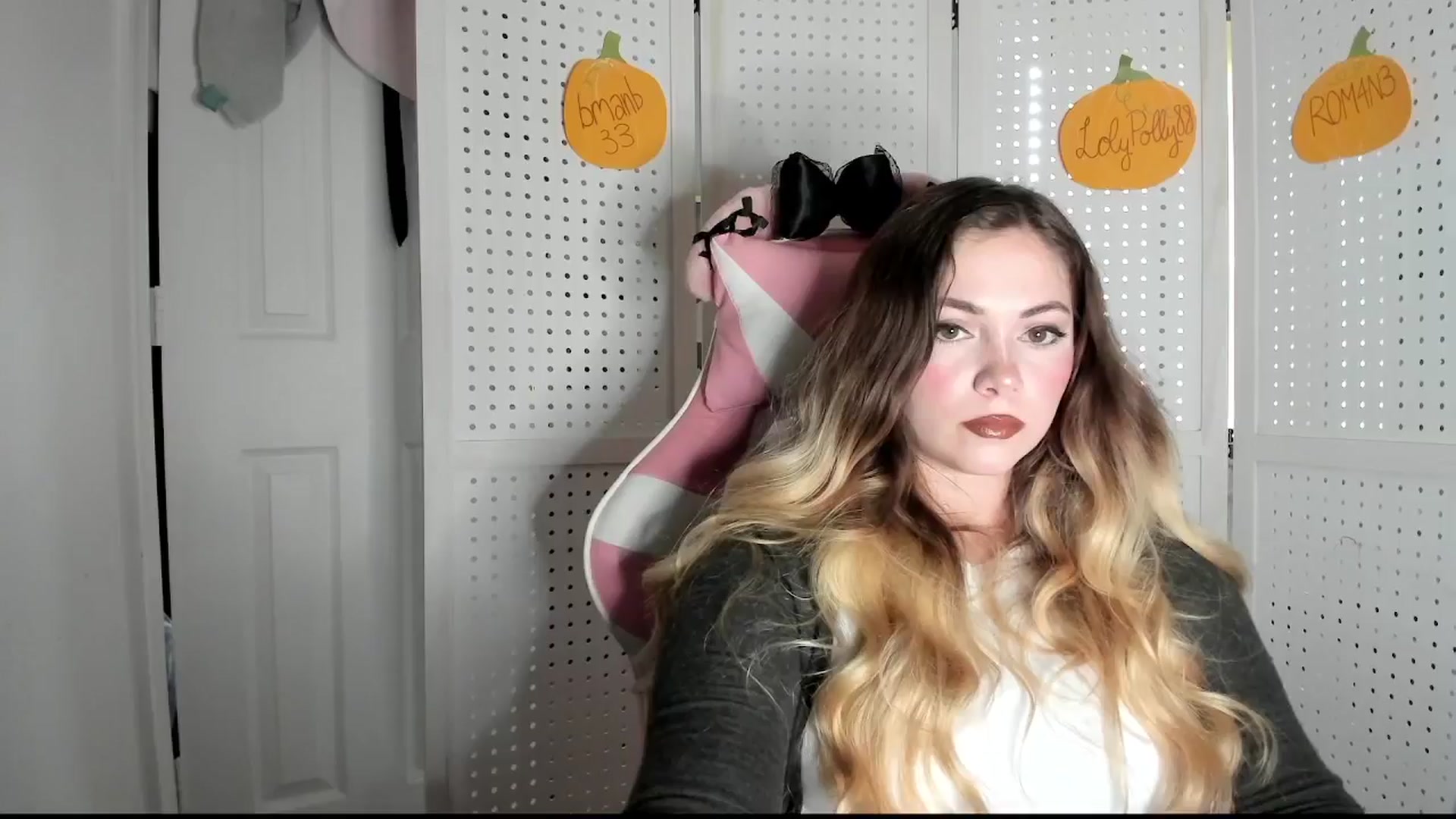 Gallery image thumbnail from lolypopbubble's myfreecams stream on, 10/14/2025, 18:16 image 17 of 20