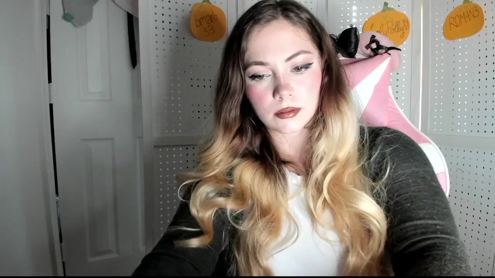 Gallery image thumbnail from lolypopbubble's myfreecams stream on, 10/14/2025, 18:16 image 7 of 20