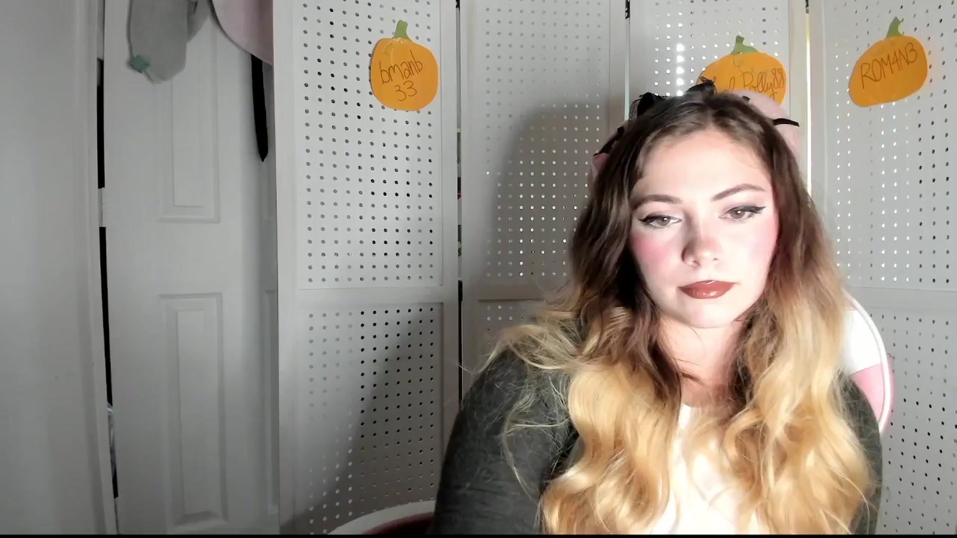 Gallery image thumbnail from lolypopbubble's myfreecams stream on, 10/14/2025, 18:16 image 10 of 20
