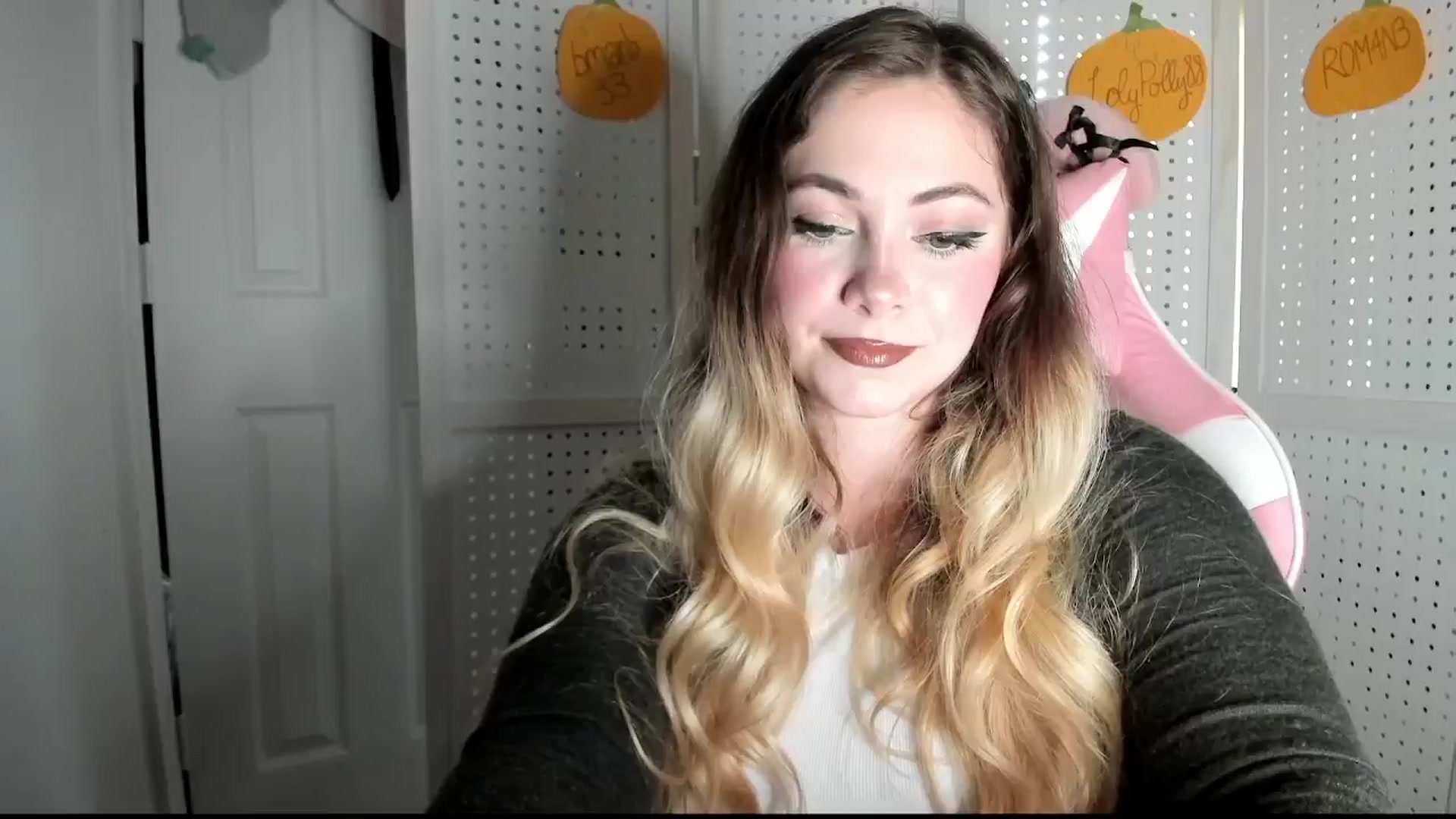 Gallery image thumbnail from lolypopbubble's myfreecams stream on, 10/14/2025, 18:16 image 6 of 20