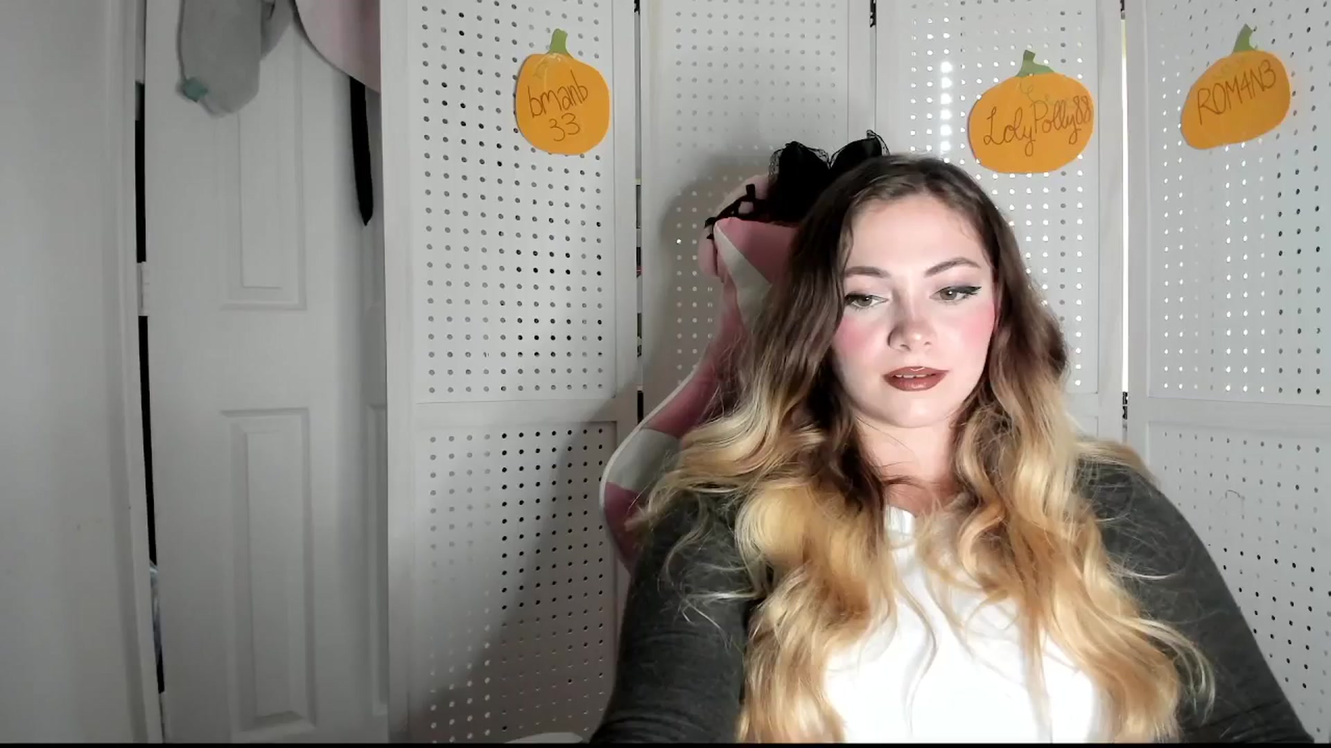 Gallery image thumbnail from lolypopbubble's myfreecams stream on, 10/14/2025, 18:16 image 14 of 20