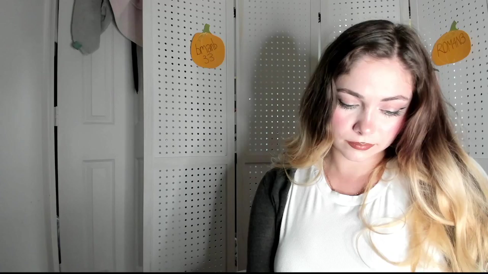Gallery image thumbnail from lolypopbubble's myfreecams stream on, 10/14/2025, 20:04 image 10 of 20