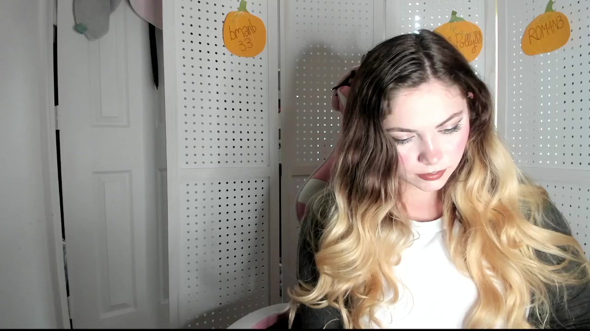 Gallery image thumbnail from lolypopbubble's myfreecams stream on, 10/14/2025, 20:04 image 5 of 20