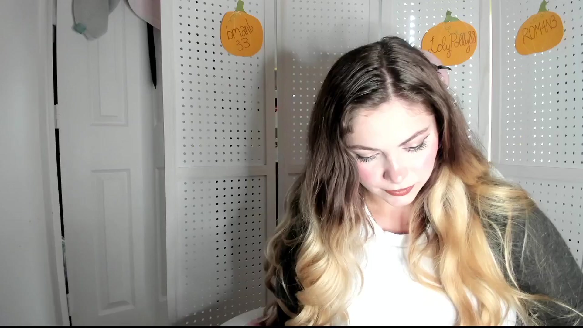 Gallery image thumbnail from lolypopbubble's myfreecams stream on, 10/14/2025, 20:04 image 7 of 20