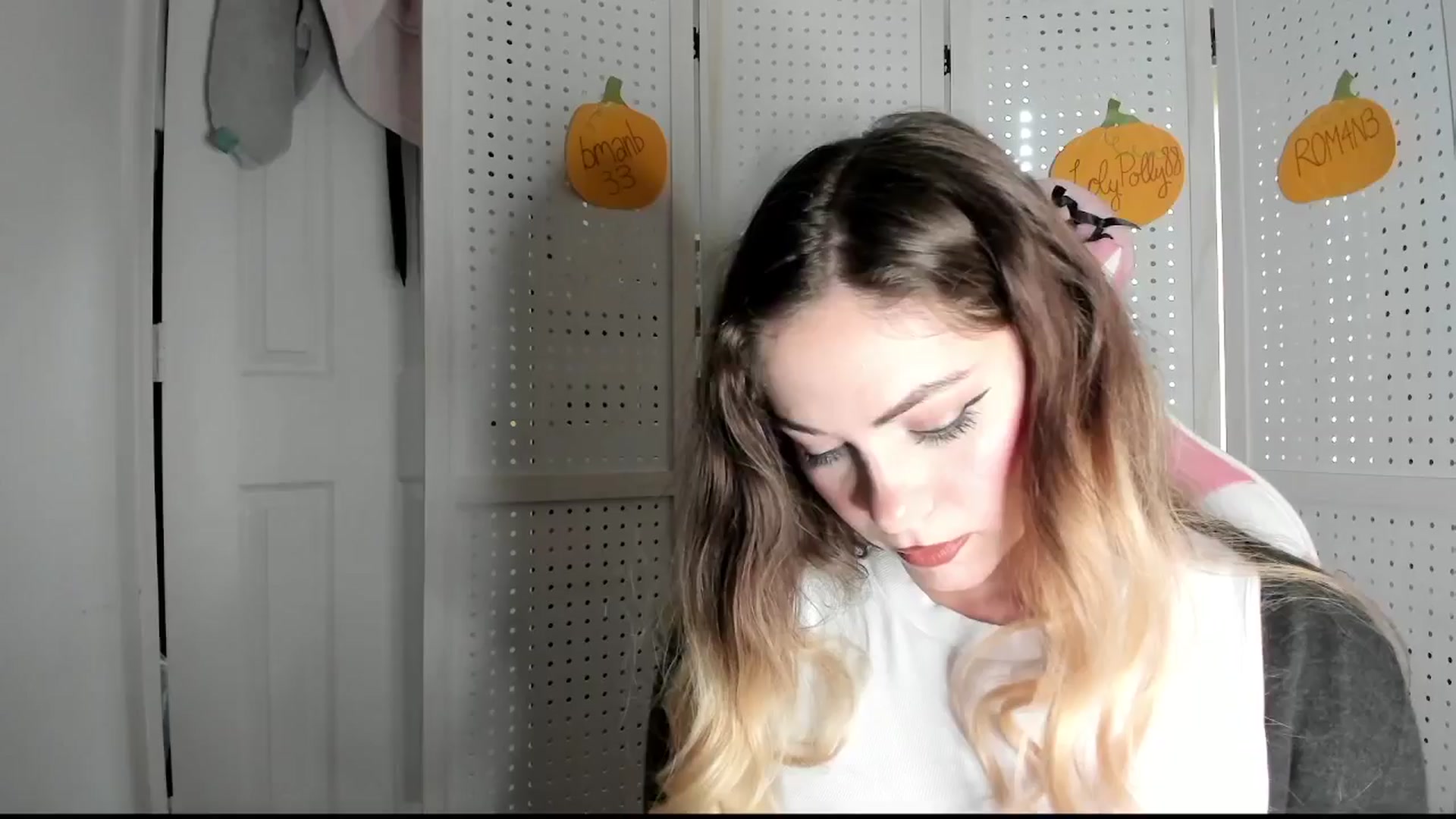 Gallery image thumbnail from lolypopbubble's myfreecams stream on, 10/14/2025, 20:04 image 12 of 20