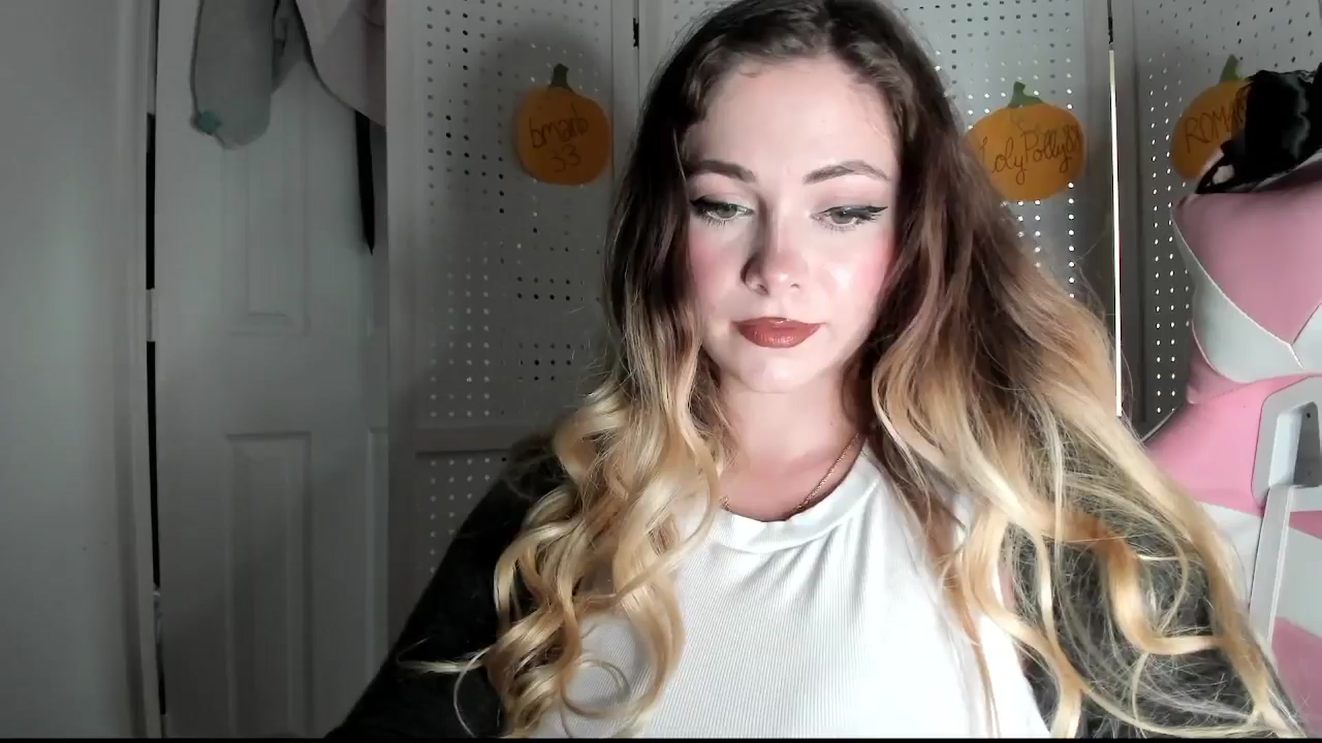 Gallery image thumbnail from lolypopbubble's myfreecams stream on, 10/14/2025, 20:04 image 9 of 20
