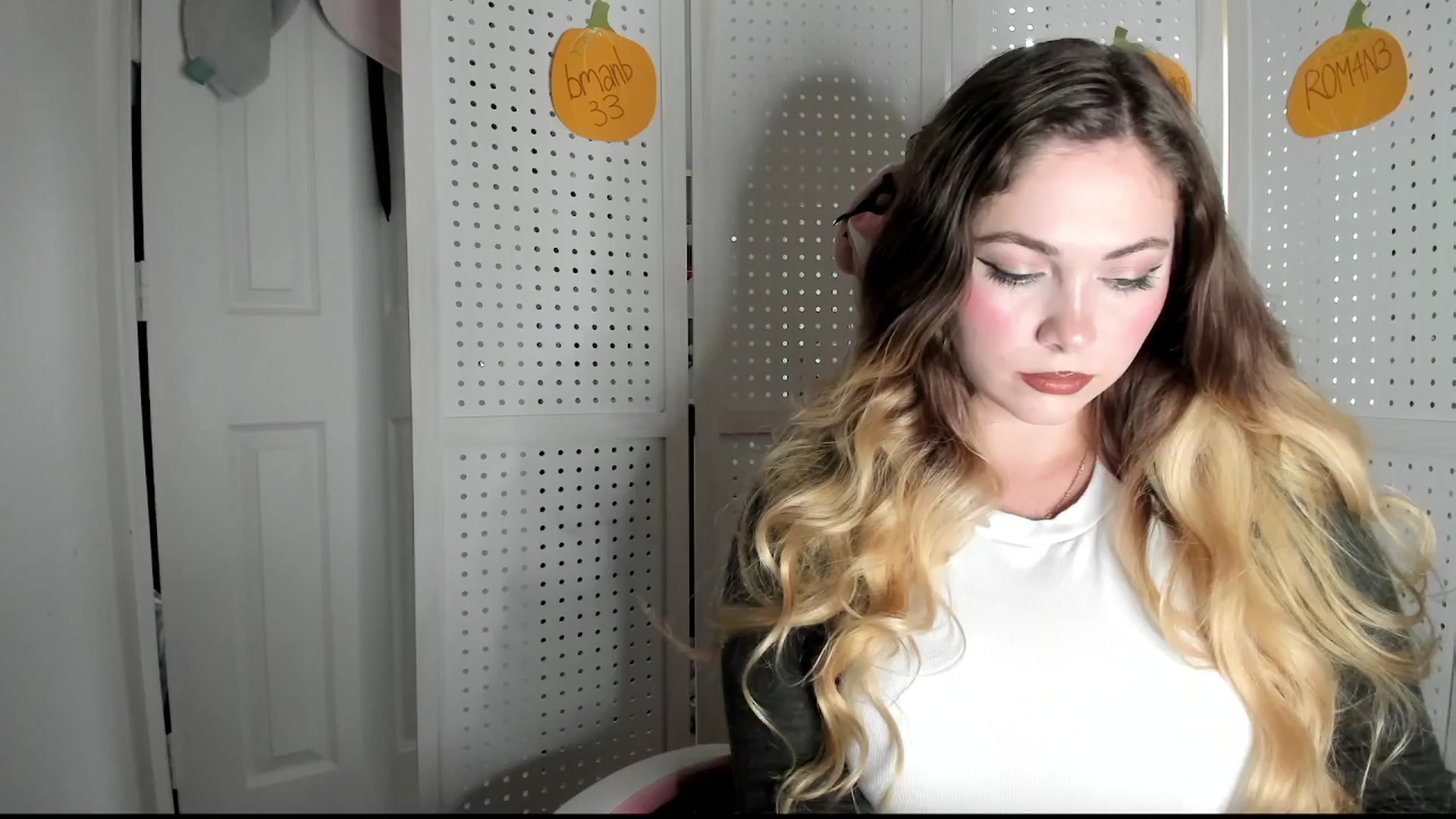 Gallery image thumbnail from lolypopbubble's myfreecams stream on, 10/14/2025, 20:04 image 4 of 20