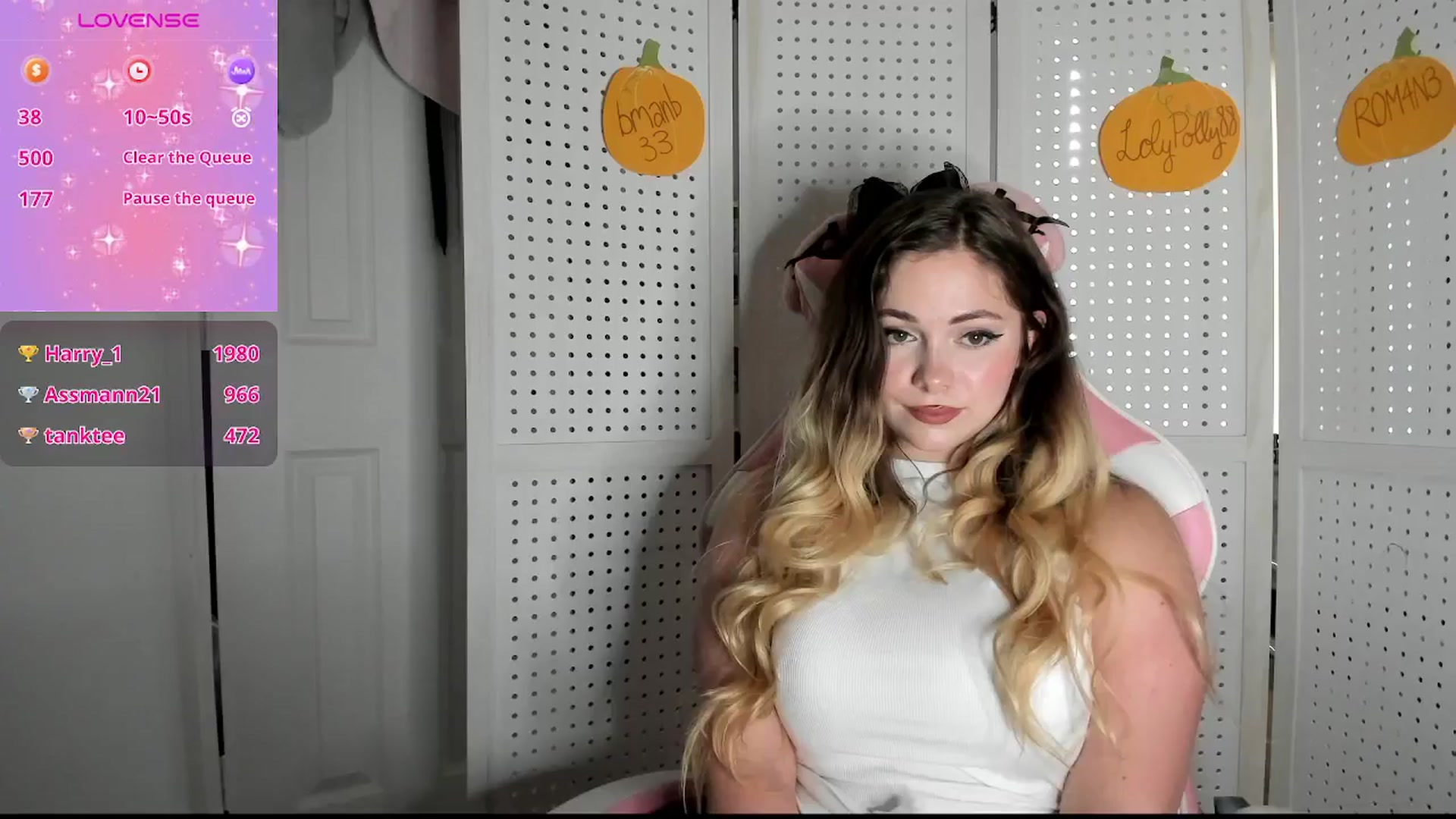 Gallery image thumbnail from lolypopbubble's myfreecams stream on, 10/14/2025, 21:20 image 14 of 20