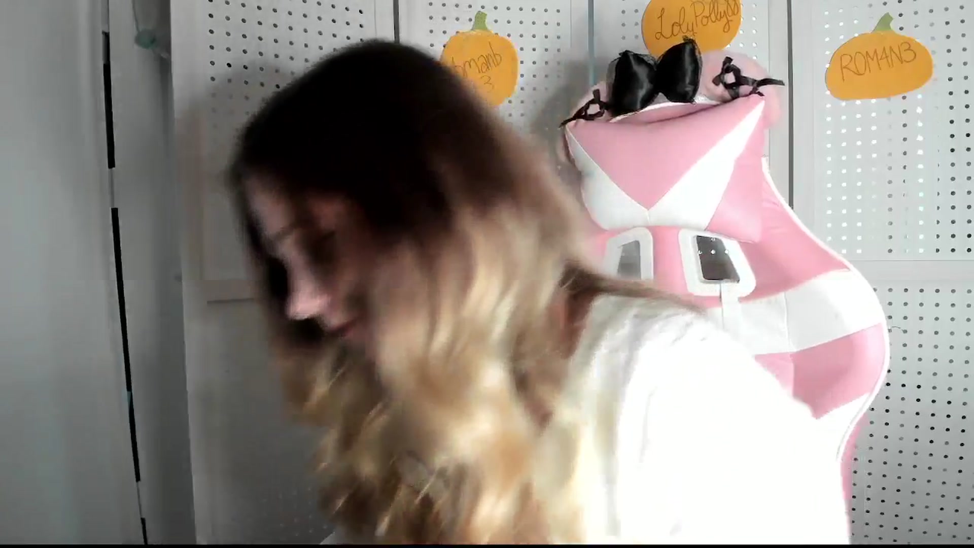 Gallery image thumbnail from lolypopbubble's myfreecams stream on, 10/15/2025, 20:49 image 11 of 20