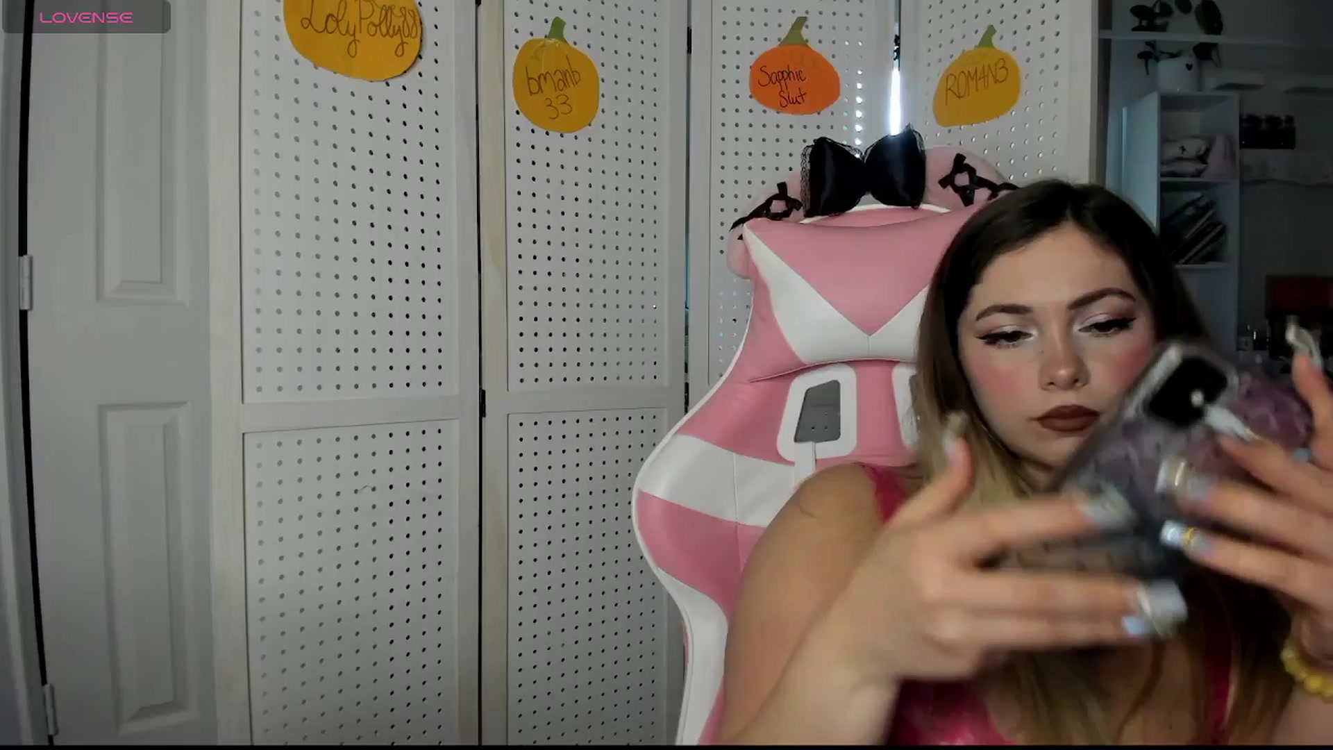 Gallery image thumbnail from lolypopbubble's myfreecams stream on, 10/21/2025, 21:05 image 19 of 20