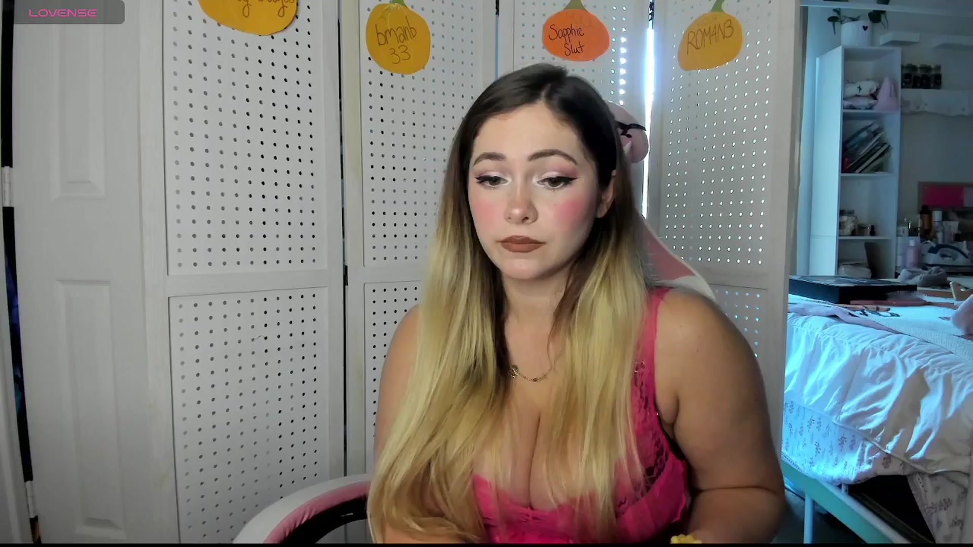 Gallery image thumbnail from lolypopbubble's myfreecams stream on, 10/21/2025, 21:05 image 6 of 20
