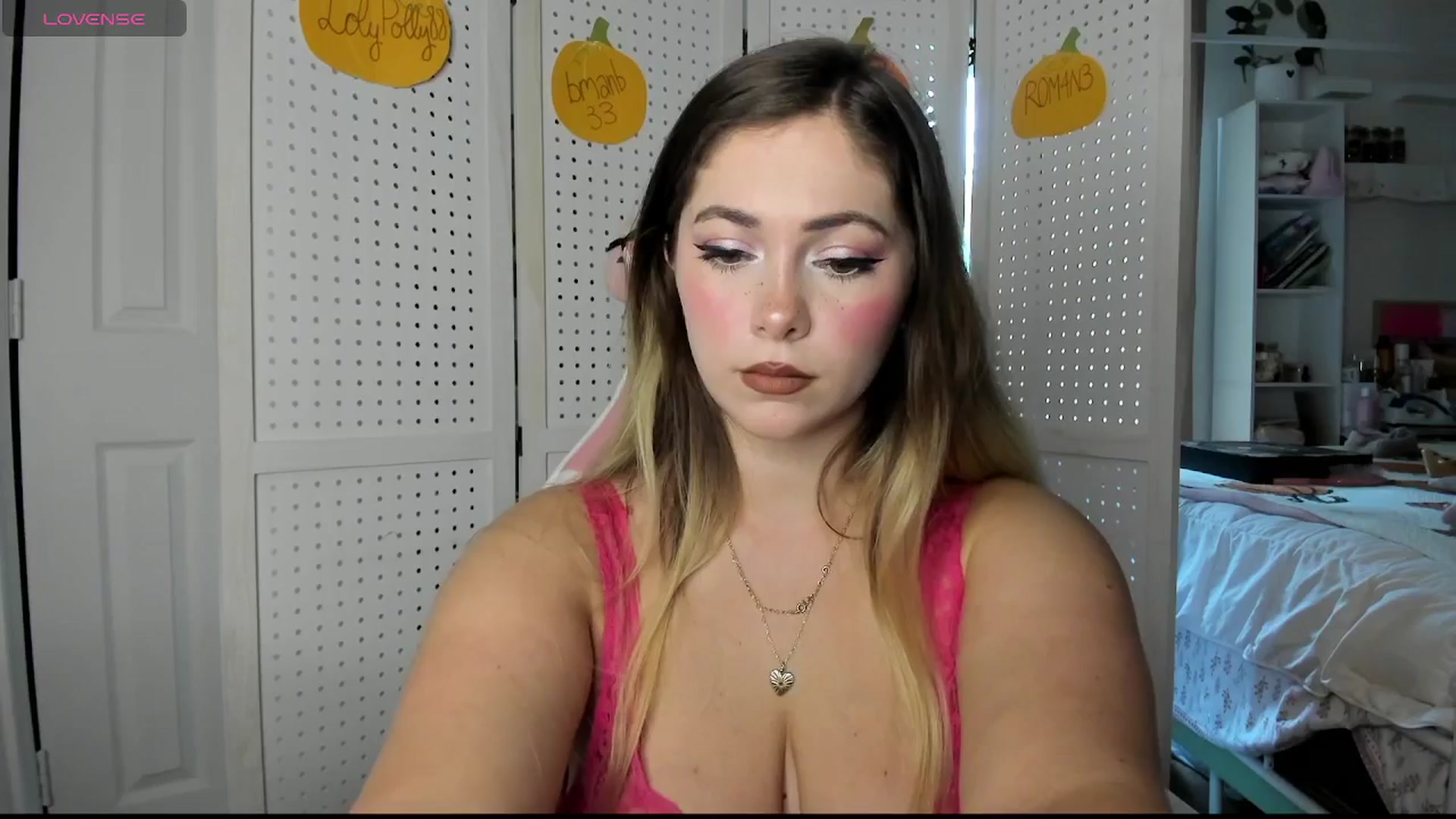 Gallery image thumbnail from lolypopbubble's myfreecams stream on, 10/21/2025, 21:05 image 14 of 20