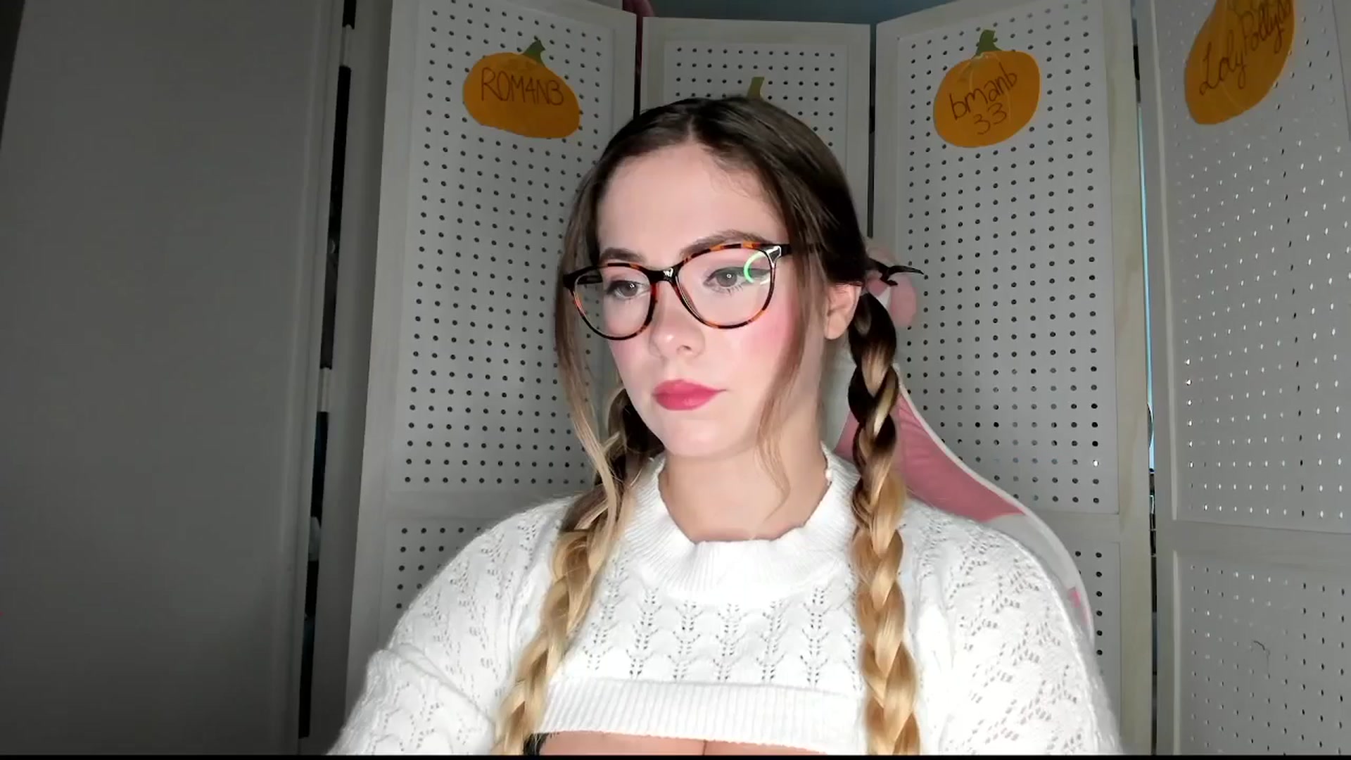 Gallery image thumbnail from lolypopbubble's myfreecams stream on, 10/23/2025, 17:46 image 5 of 20
