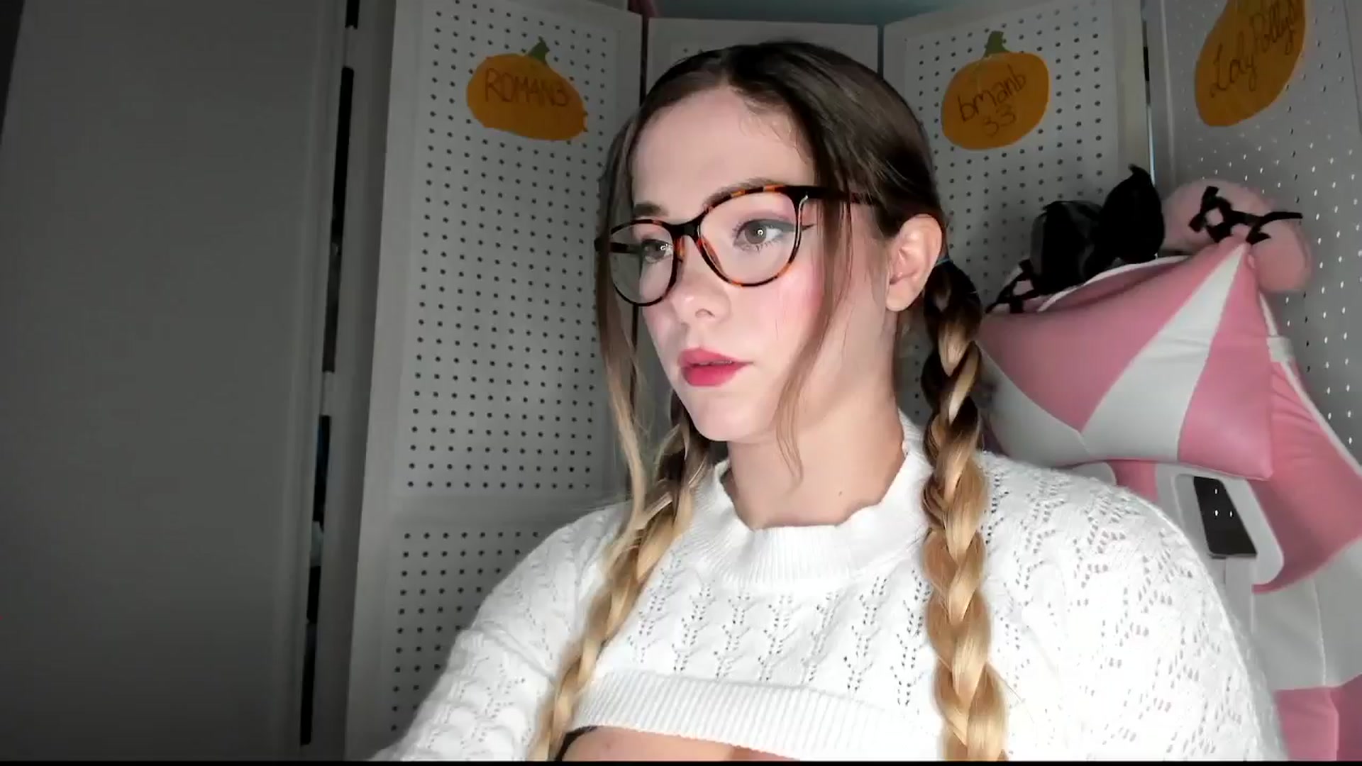 Gallery image thumbnail from lolypopbubble's myfreecams stream on, 10/23/2025, 17:46 image 20 of 20