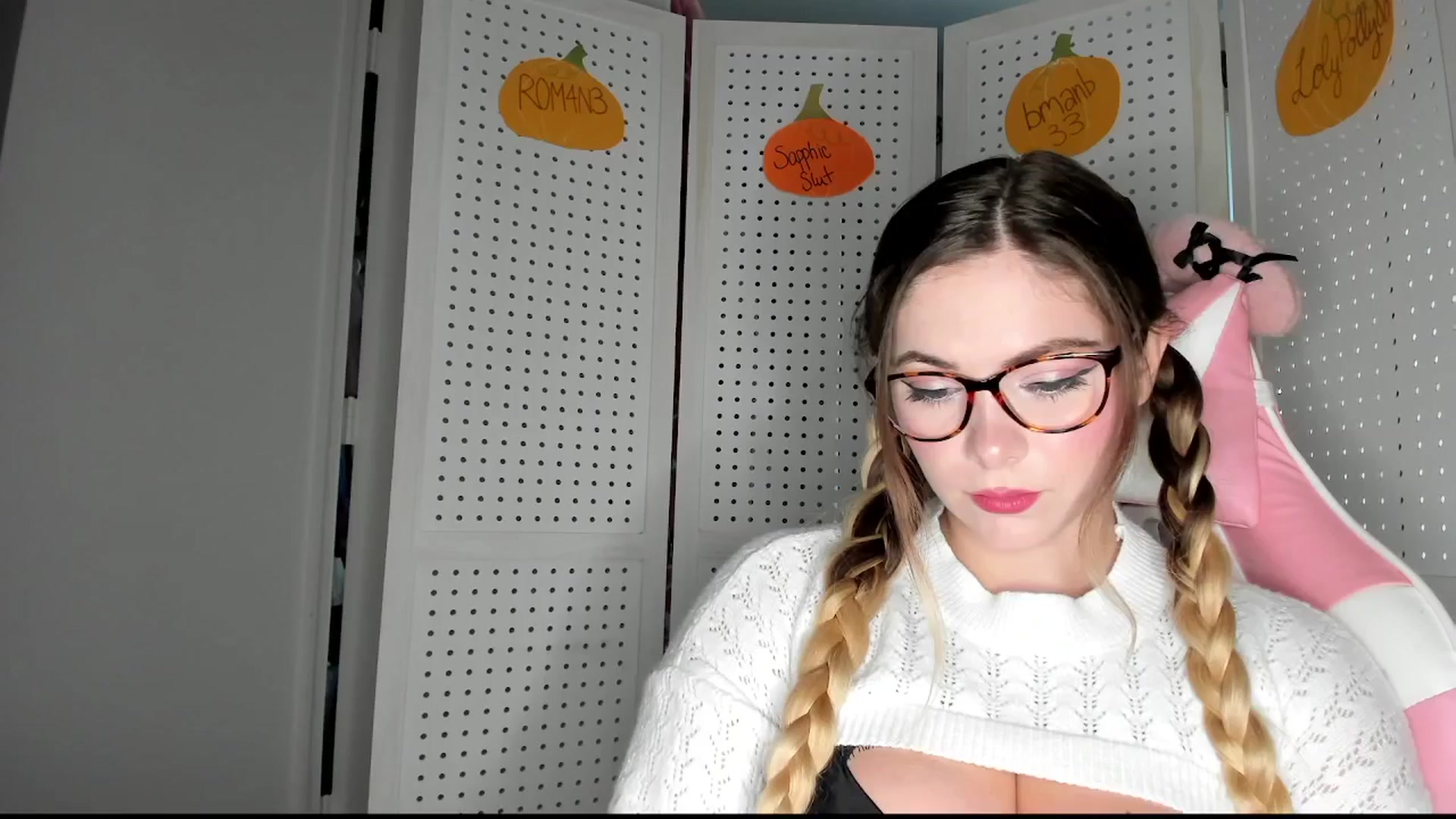 Gallery image thumbnail from lolypopbubble's myfreecams stream on, 10/23/2025, 17:46 image 18 of 20