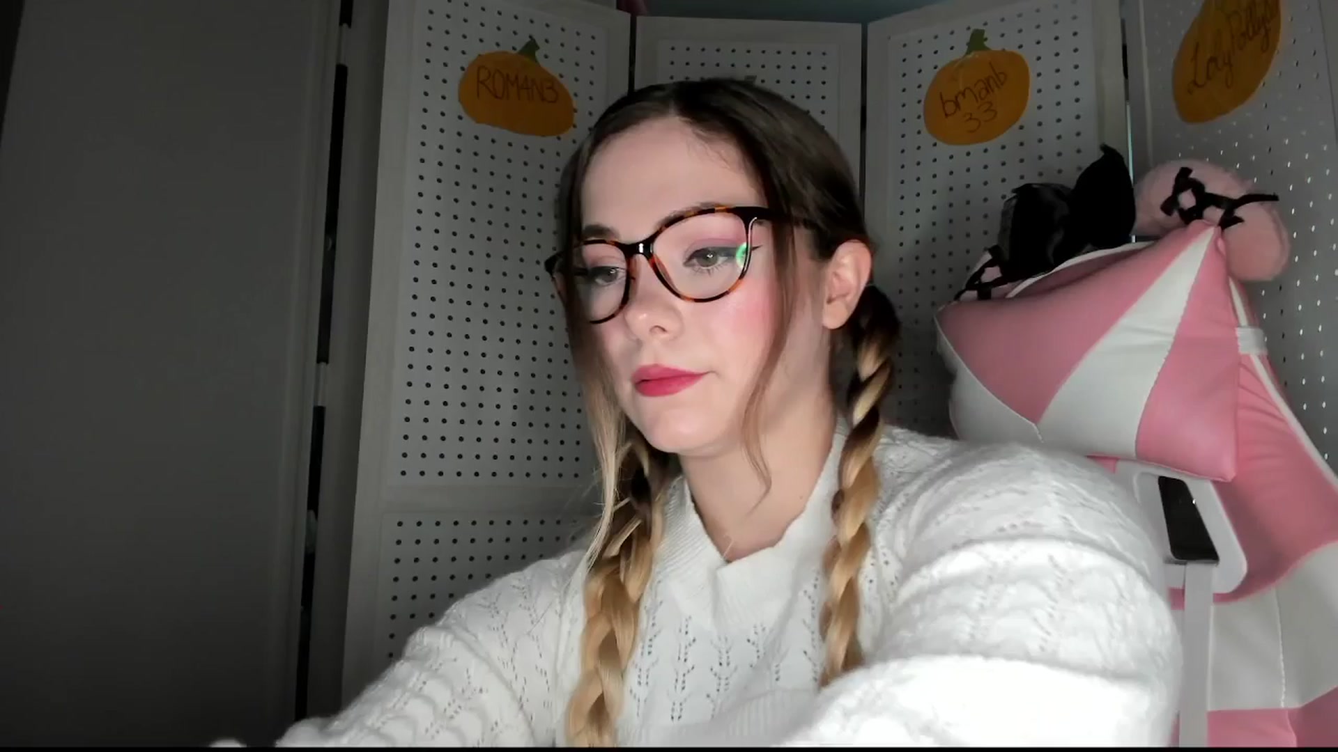 Gallery image thumbnail from lolypopbubble's myfreecams stream on, 10/23/2025, 17:46 image 19 of 20