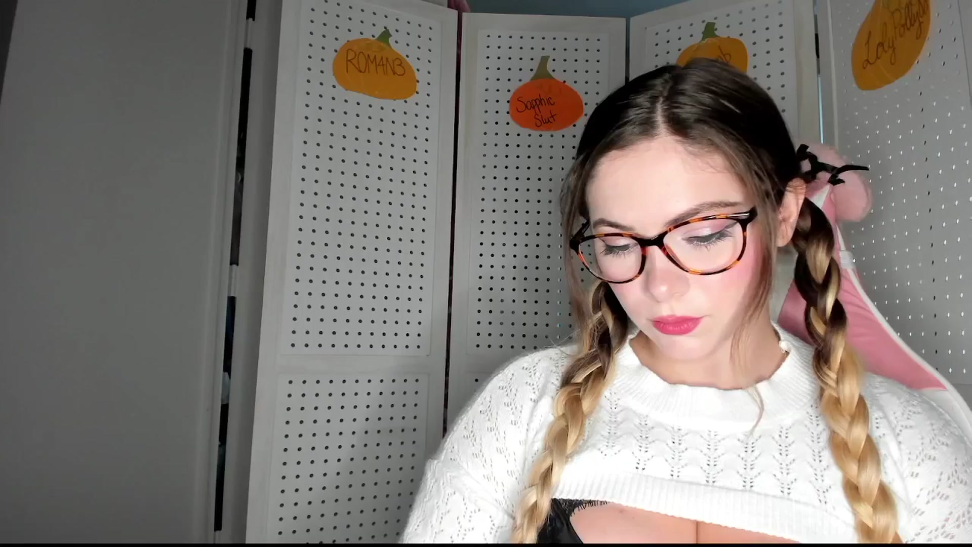 Gallery image thumbnail from lolypopbubble's myfreecams stream on, 10/23/2025, 17:46 image 10 of 20