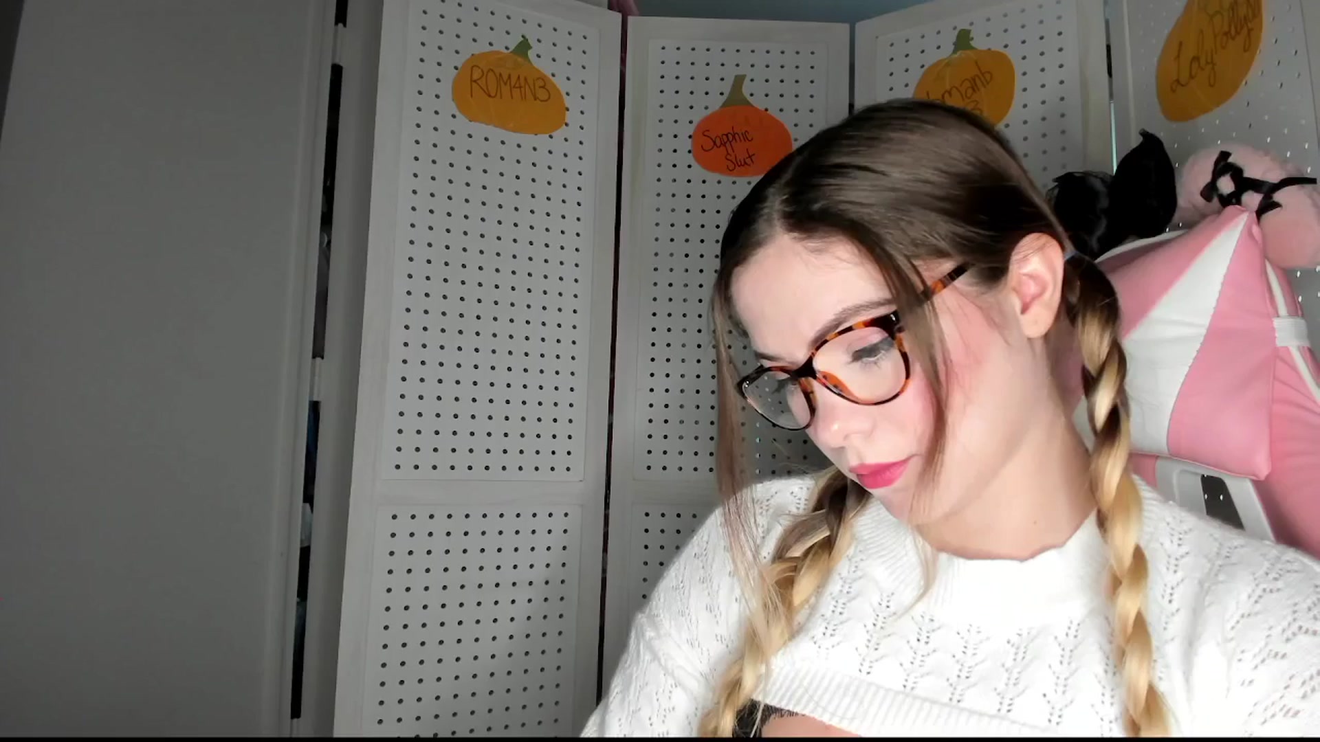 Gallery image thumbnail from lolypopbubble's myfreecams stream on, 10/23/2025, 17:46 image 14 of 20