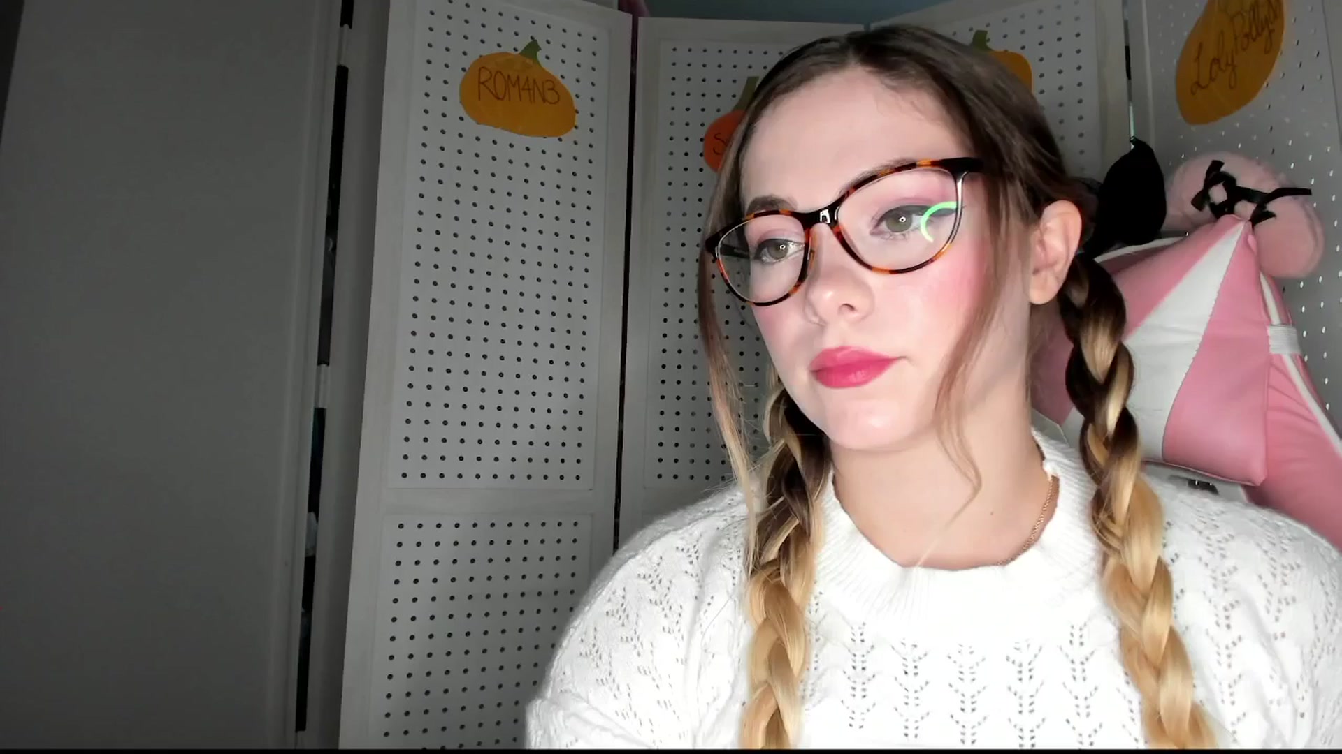Gallery image thumbnail from lolypopbubble's myfreecams stream on, 10/23/2025, 17:46 image 15 of 20