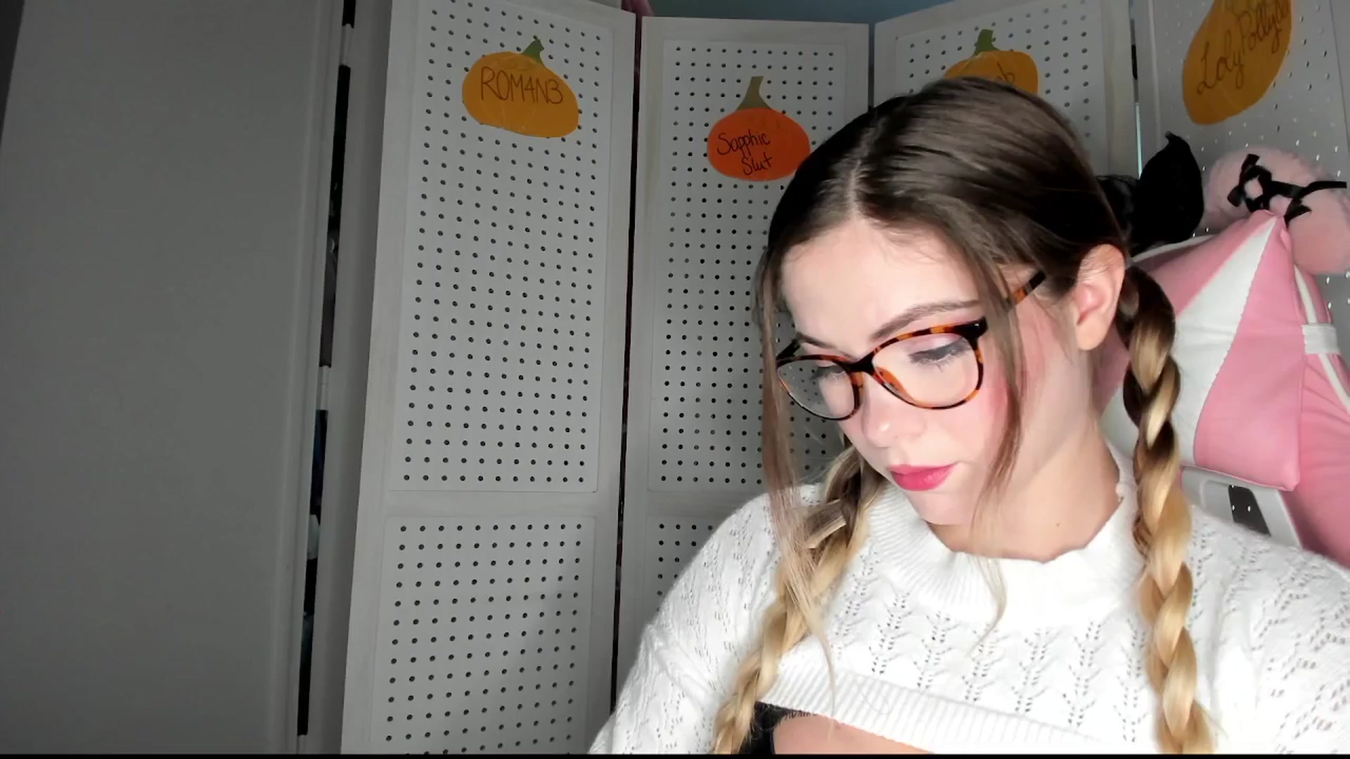 Gallery image thumbnail from lolypopbubble's myfreecams stream on, 10/23/2025, 17:46 image 13 of 20