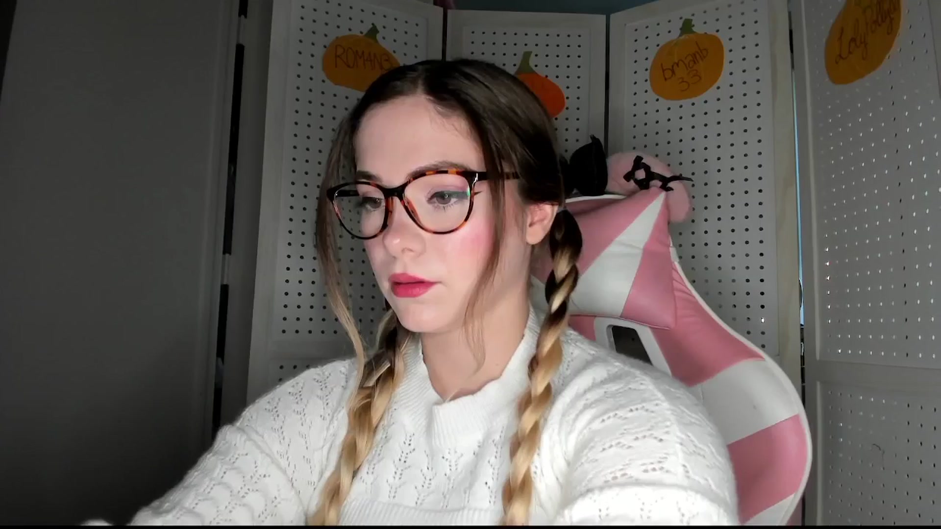 Gallery image thumbnail from lolypopbubble's myfreecams stream on, 10/23/2025, 17:46 image 6 of 20