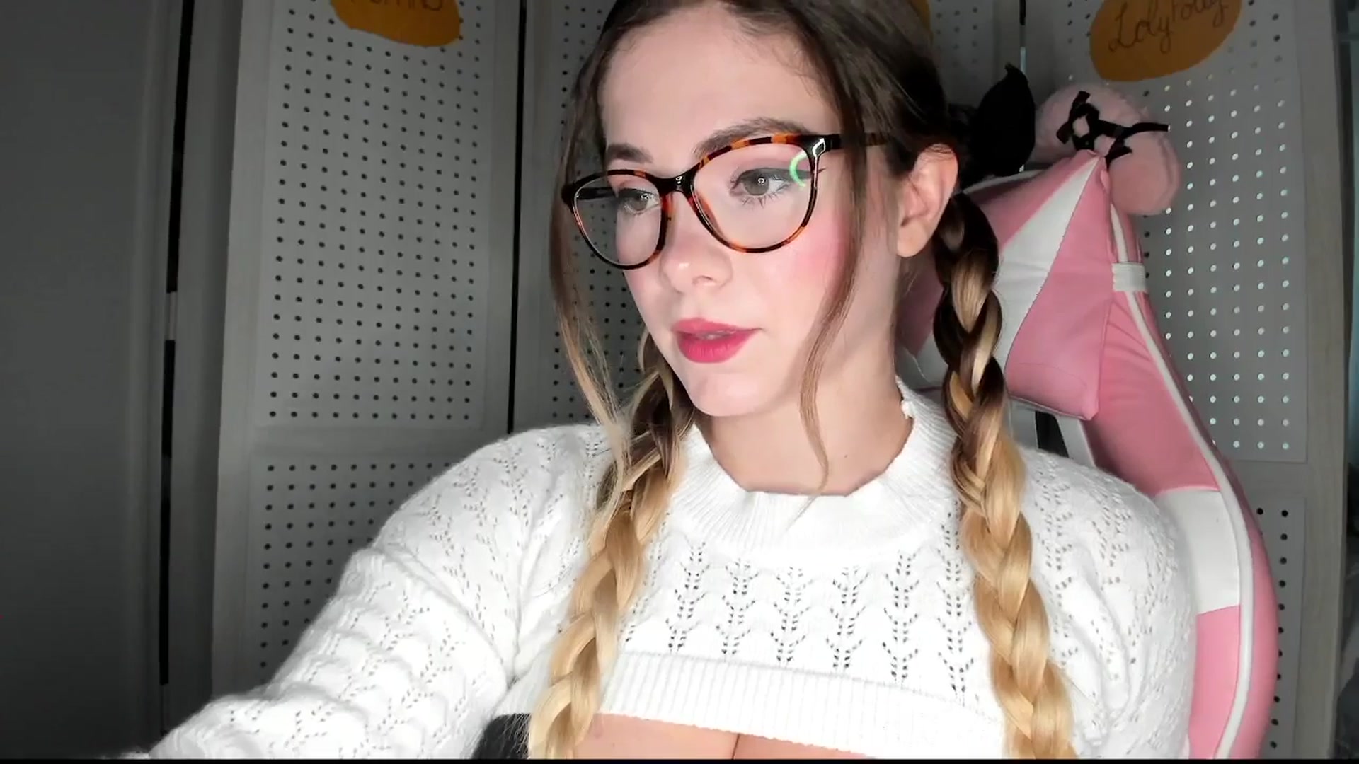 Gallery image thumbnail from lolypopbubble's myfreecams stream on, 10/23/2025, 21:07 image 2 of 20