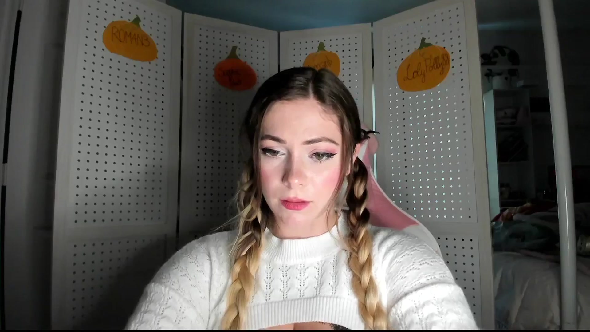 Gallery image thumbnail from lolypopbubble's myfreecams stream on, 10/23/2025, 21:07 image 16 of 20