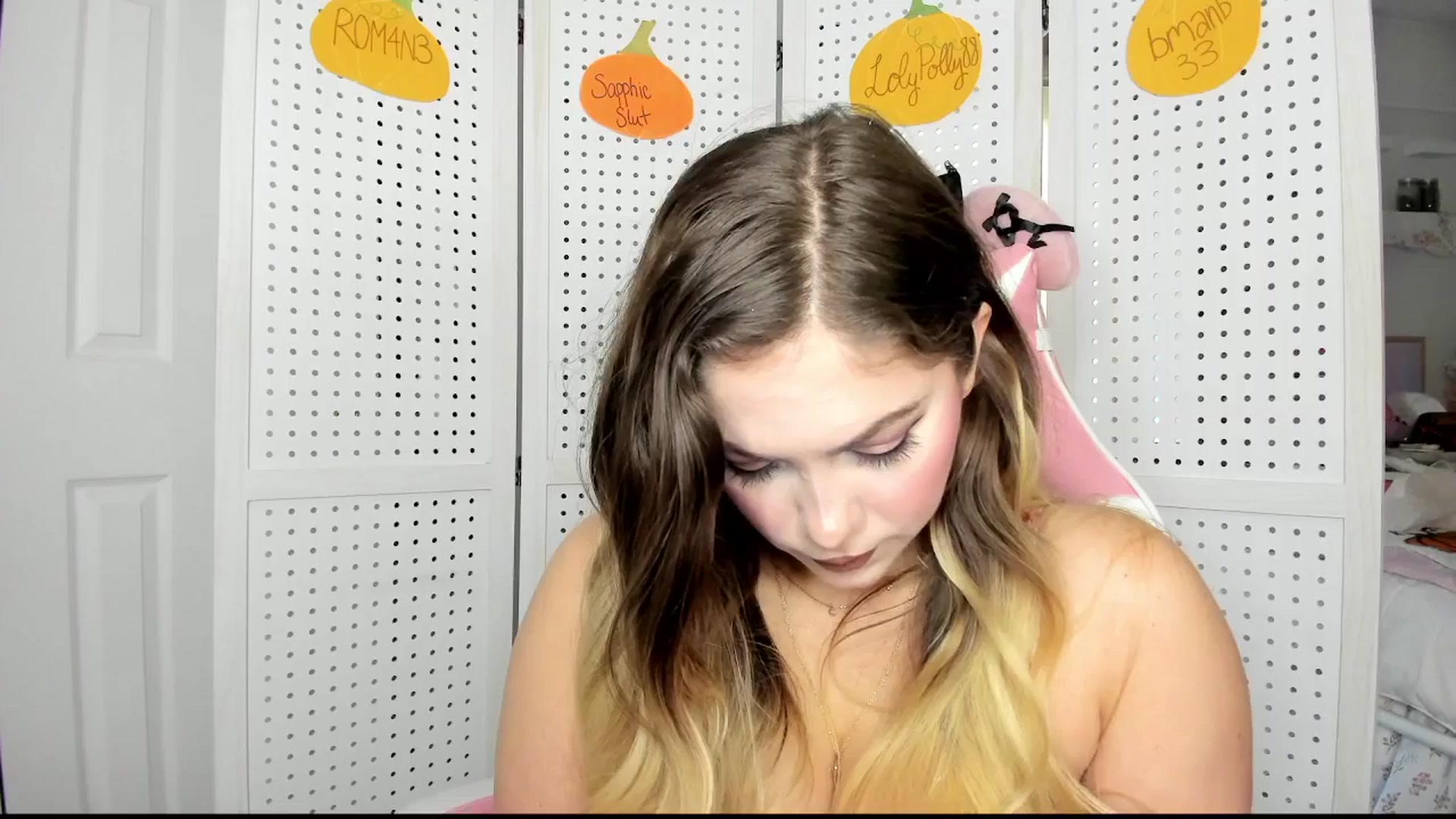 Gallery image thumbnail from lolypopbubble's myfreecams stream on, 10/27/2025, 19:00 image 20 of 20