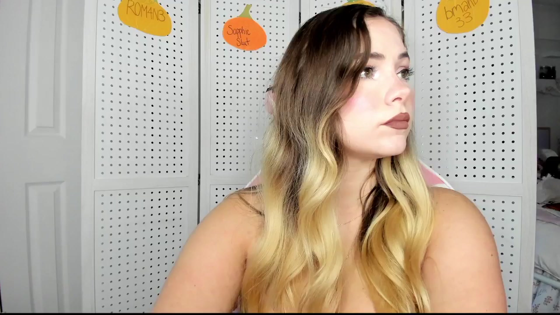 Gallery image thumbnail from lolypopbubble's myfreecams stream on, 10/27/2025, 19:00 image 1 of 20